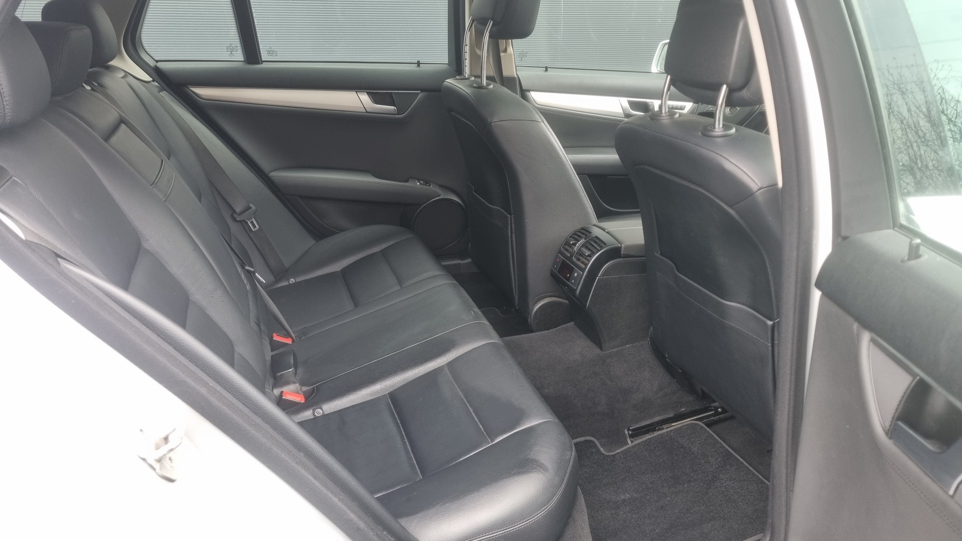 MERCEDES-BENZ C 300 CDI Elégance 4Matic 7G-Tronic-image-4