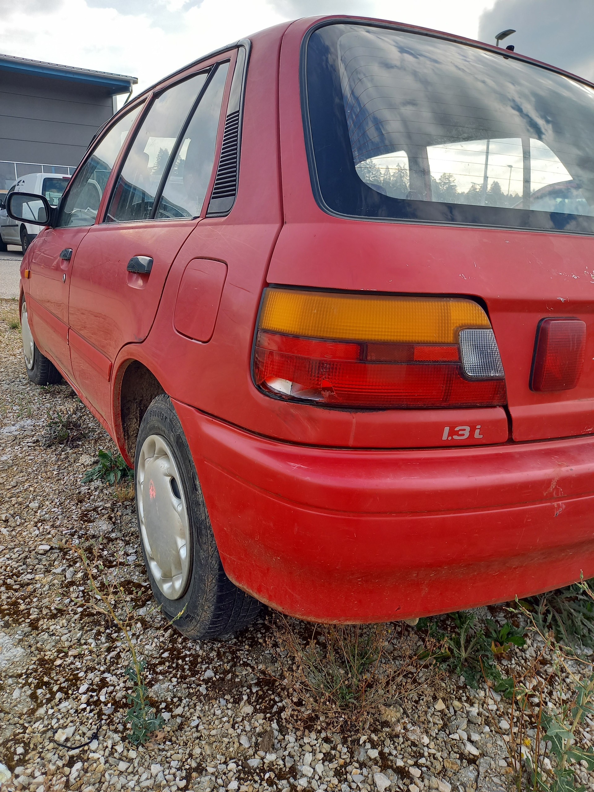 TOYOTA Starlet 1.3 XLi Dance-image-4