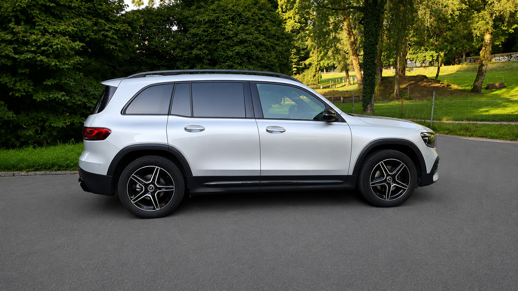MERCEDES-BENZ GLB 200 d 4Matic *AMG Line*-image-5