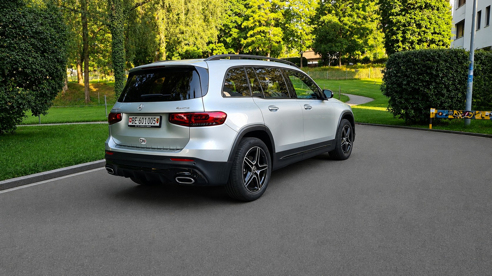 MERCEDES-BENZ GLB 200 d 4Matic *AMG Line*-image-4