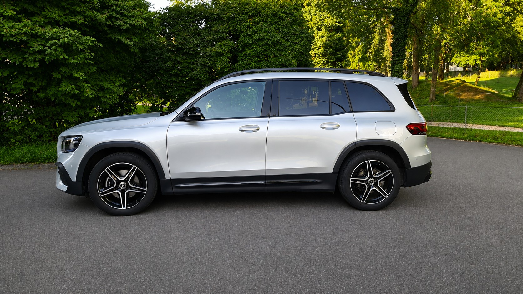 MERCEDES-BENZ GLB 200 d 4Matic *AMG Line*-image-1