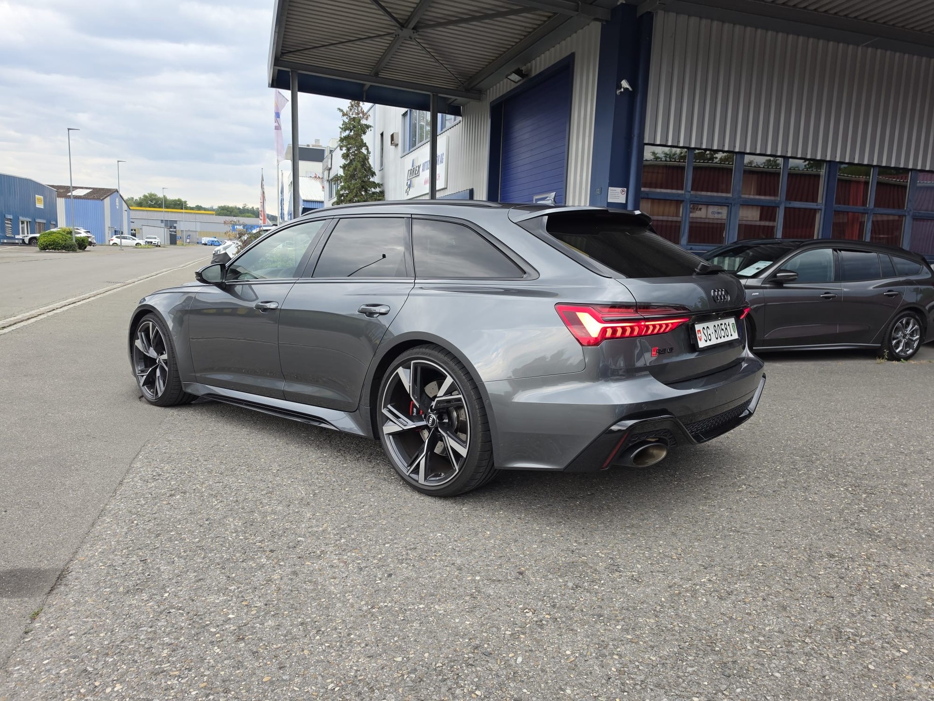 AUDI RS6 Avant 4.0 TFSI V8 quattro-showroom-element-2