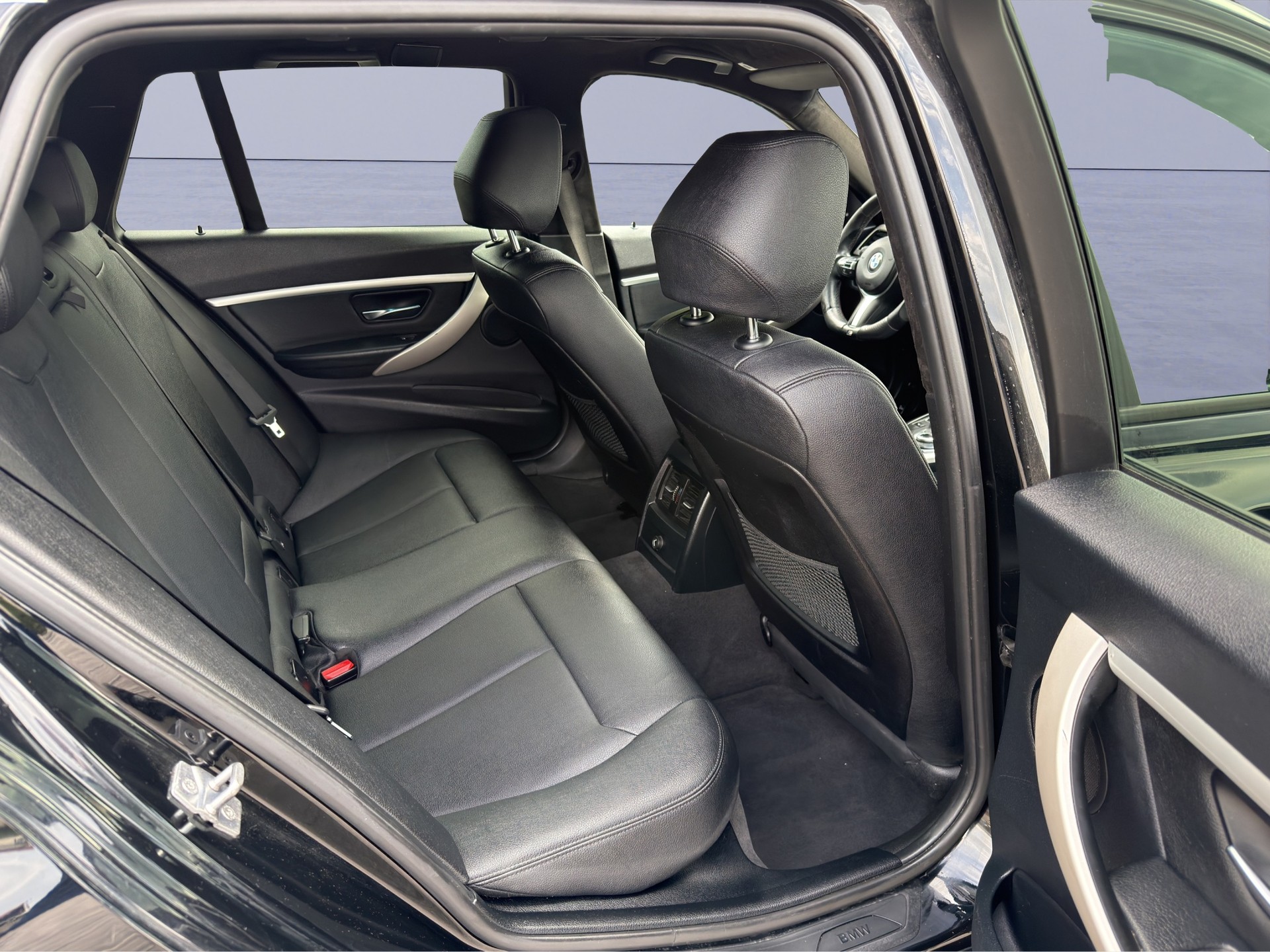BMW 335d xDrive Touring Steptronic-image-10