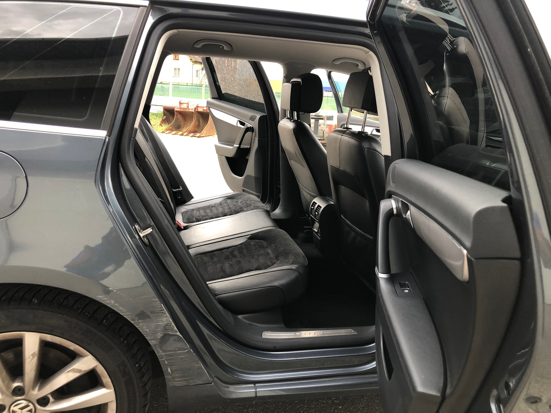 VW Passat Variant 2.0 TDI BMT Highline DSG-image-8
