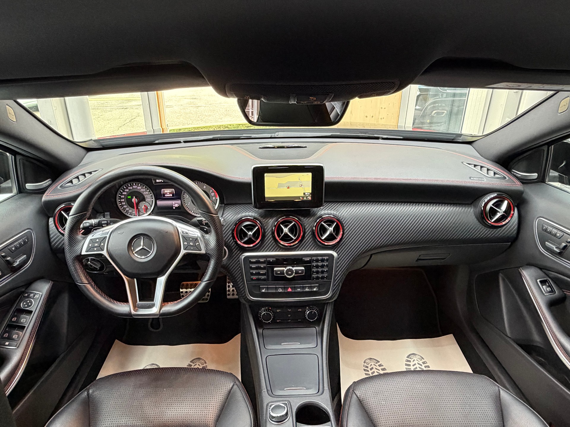 MERCEDES-BENZ A 250 Sport-image-13