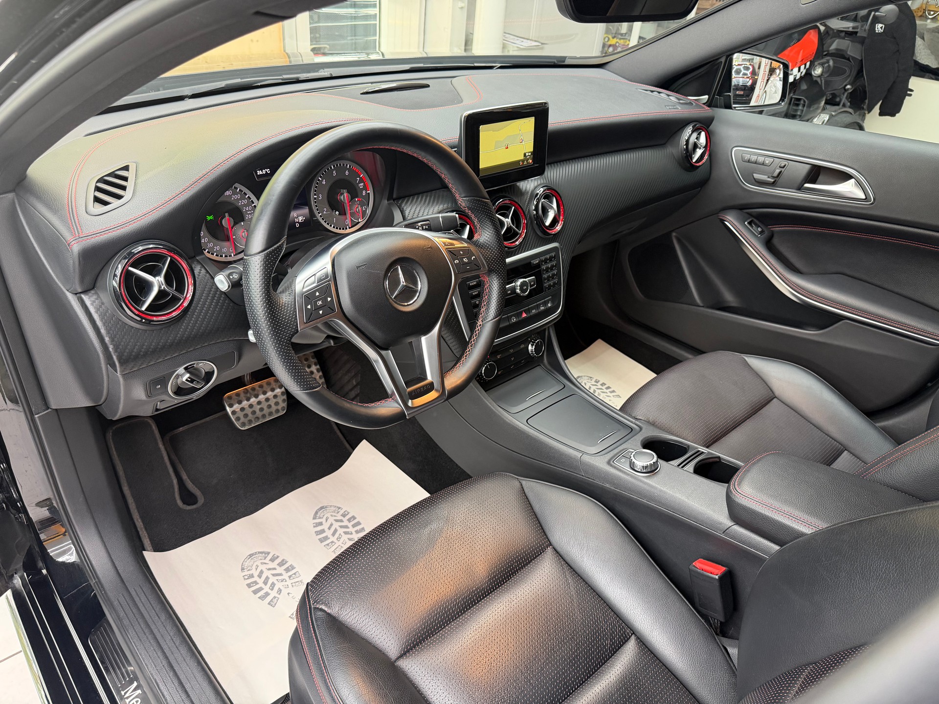 MERCEDES-BENZ A 250 Sport-image-10