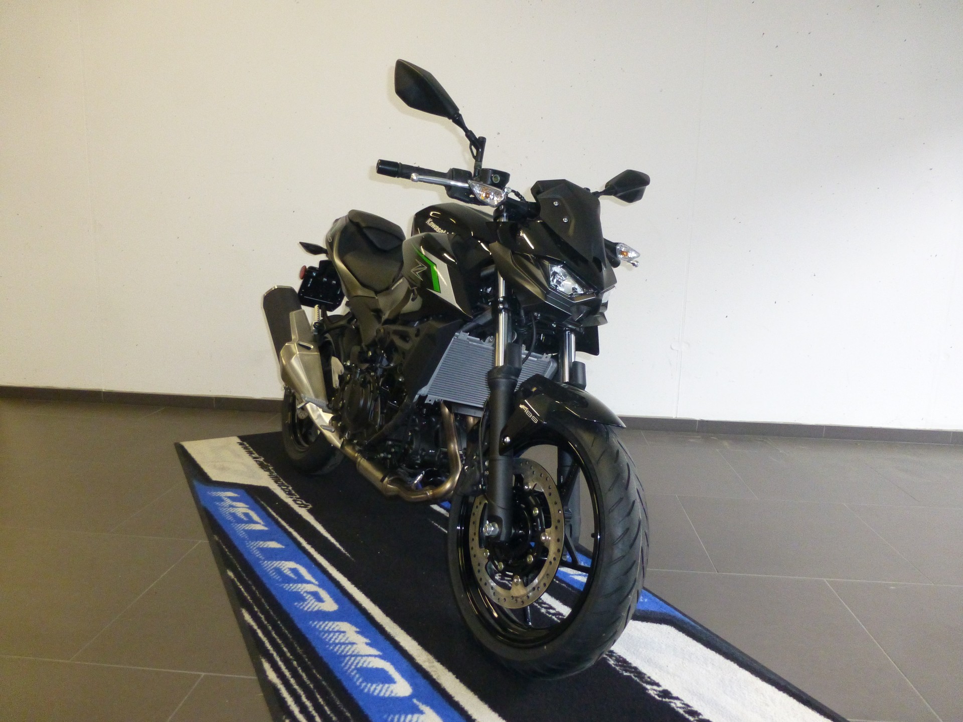 KAWASAKI Z 500-showroom-element-2