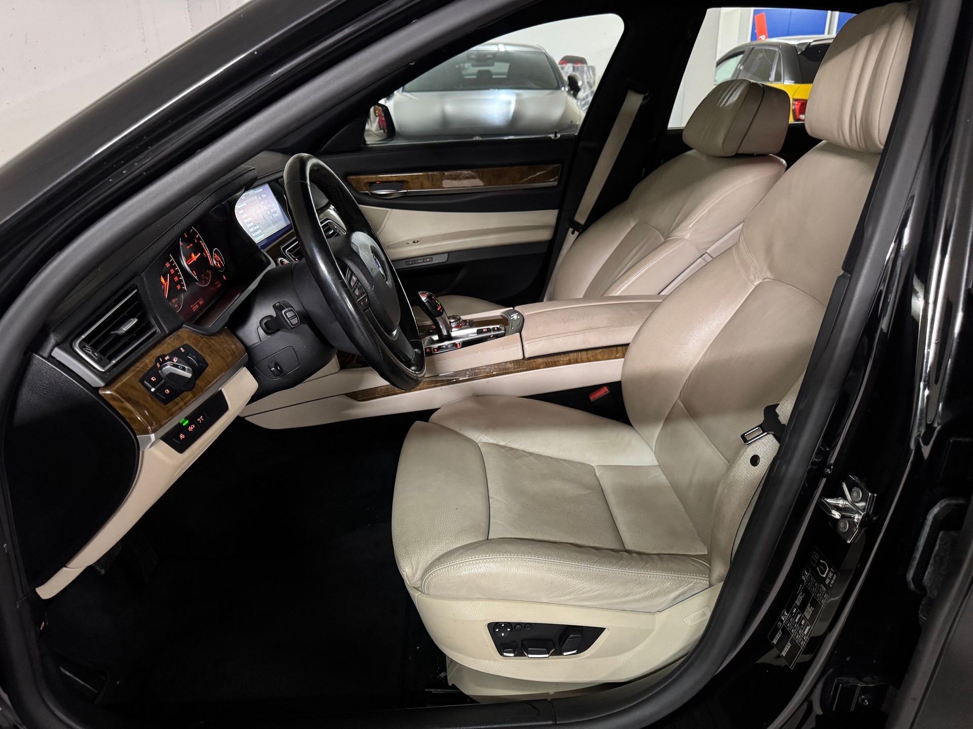 BMW 730d-image-10