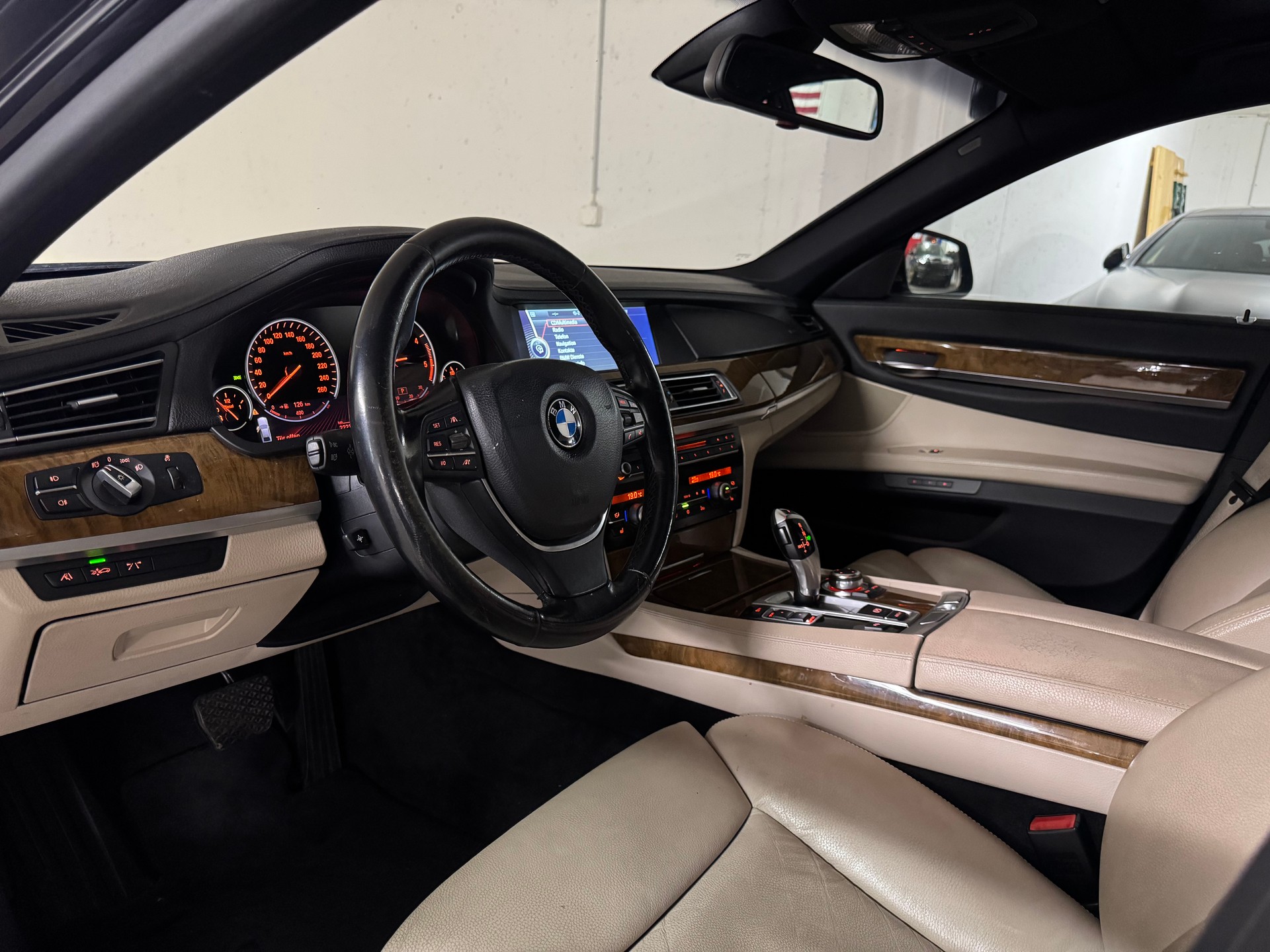 BMW 730d-image-8