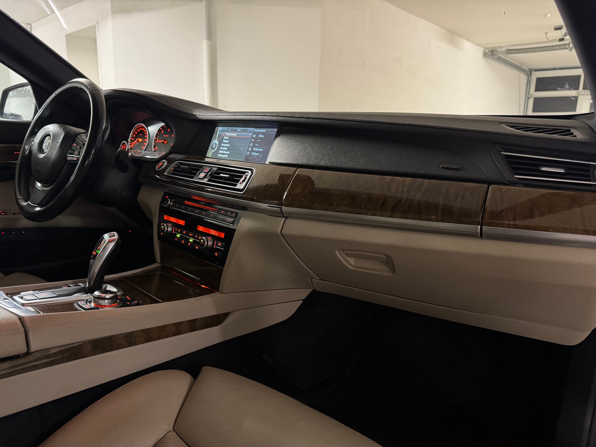 BMW 730d-image-12