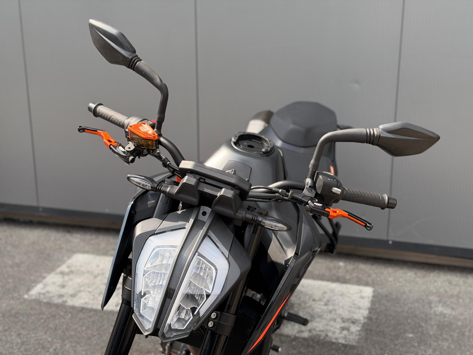 KTM 890 Duke-showroom-element-3