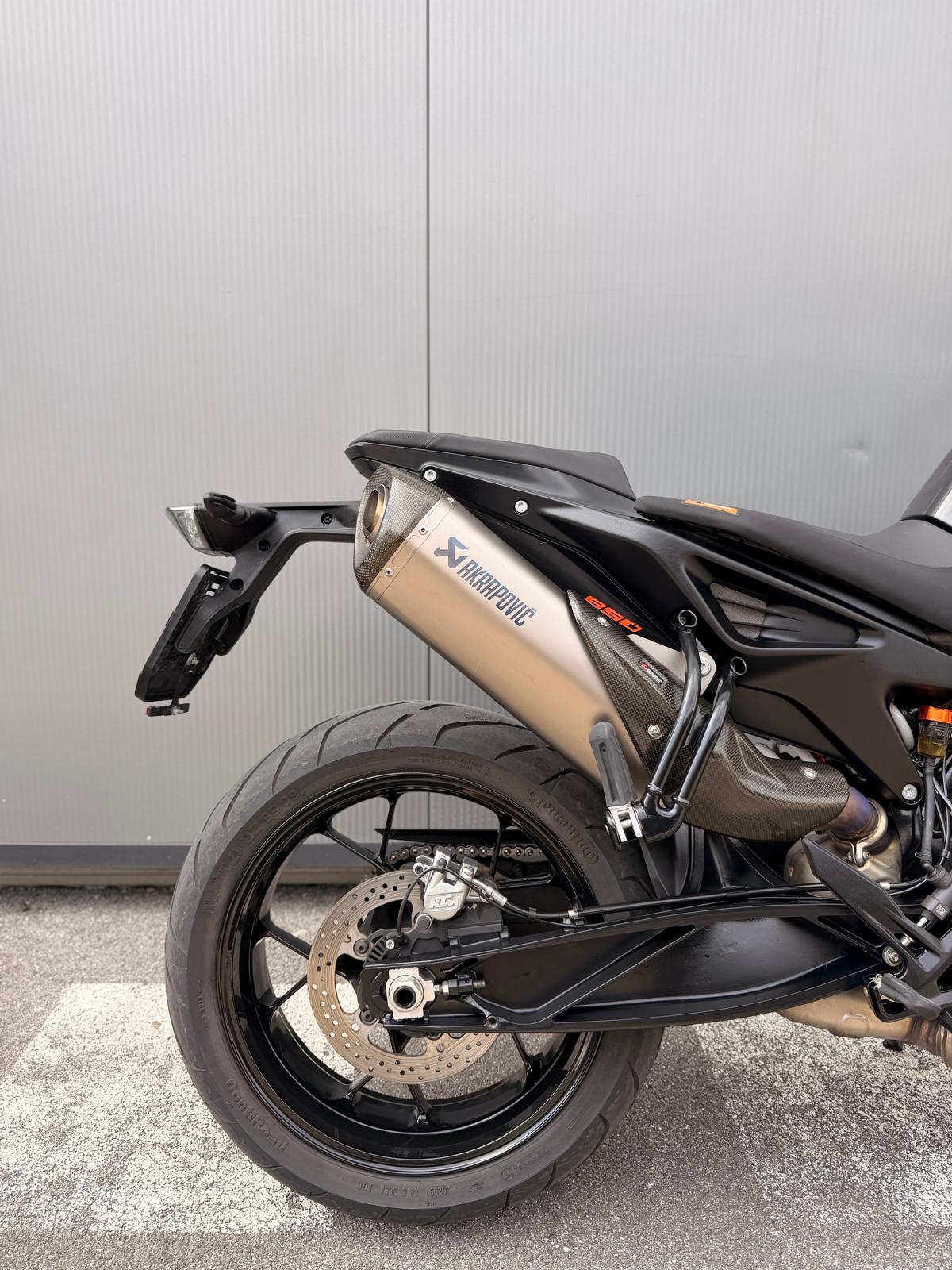 KTM 890 Duke-image-5
