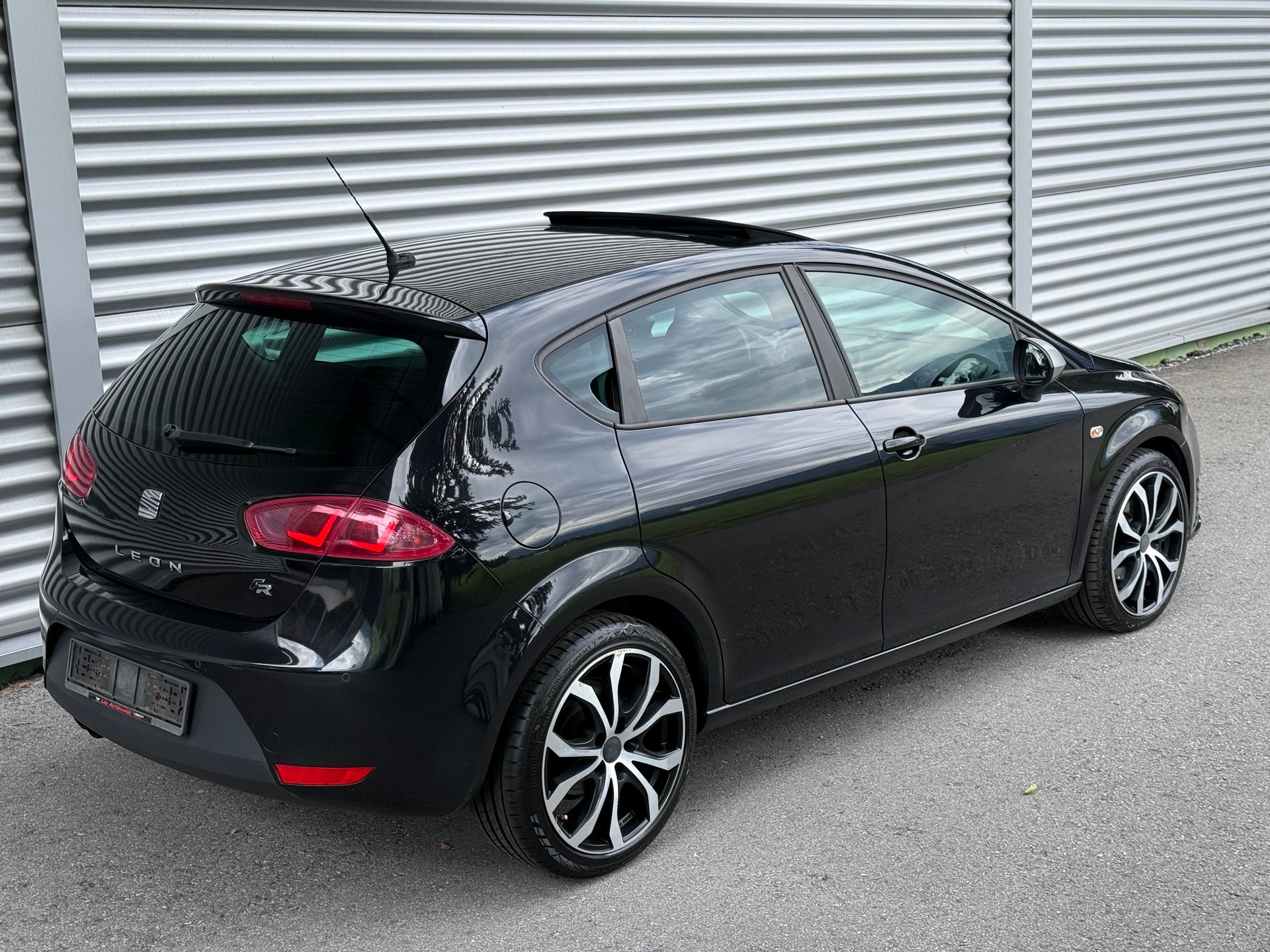 SEAT Leon 2.0 TSI FR-image-5