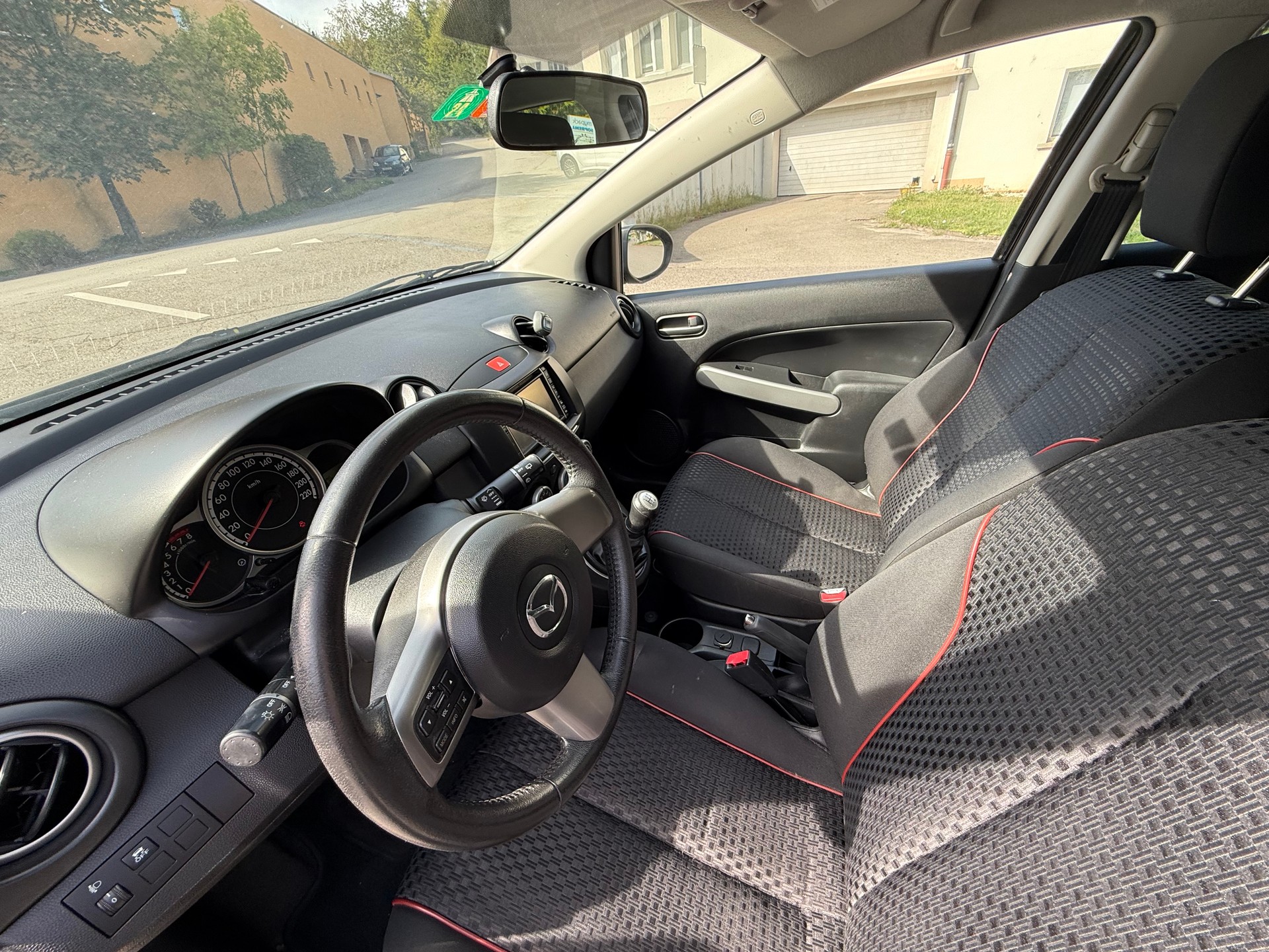 MAZDA 2 1.3i 16V Exclusive-image-10