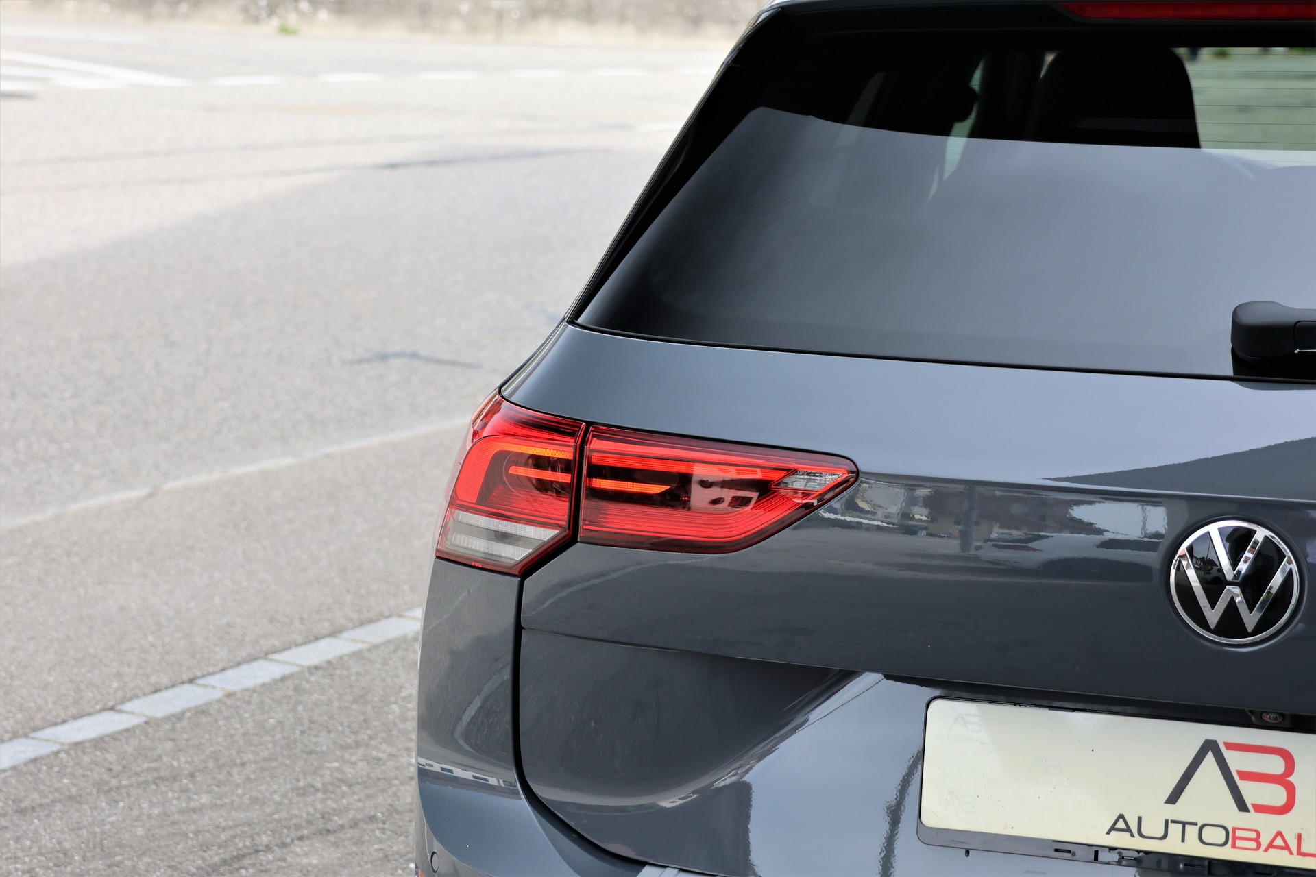 VW Golf Variant 1.5 eTSI mHEV R-Line (CH)-image-5