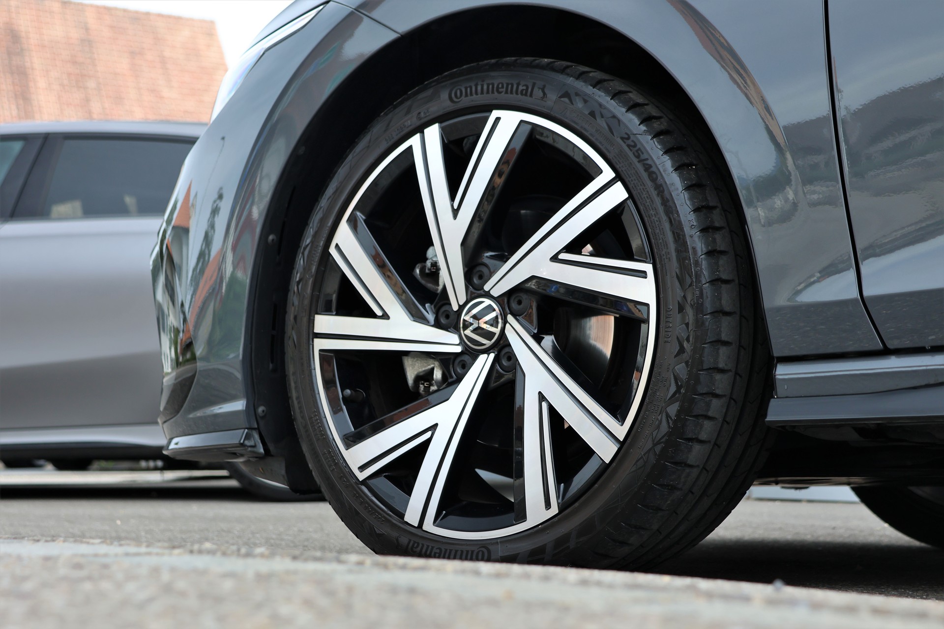 VW Golf Variant 1.5 eTSI mHEV R-Line (CH)-image-8