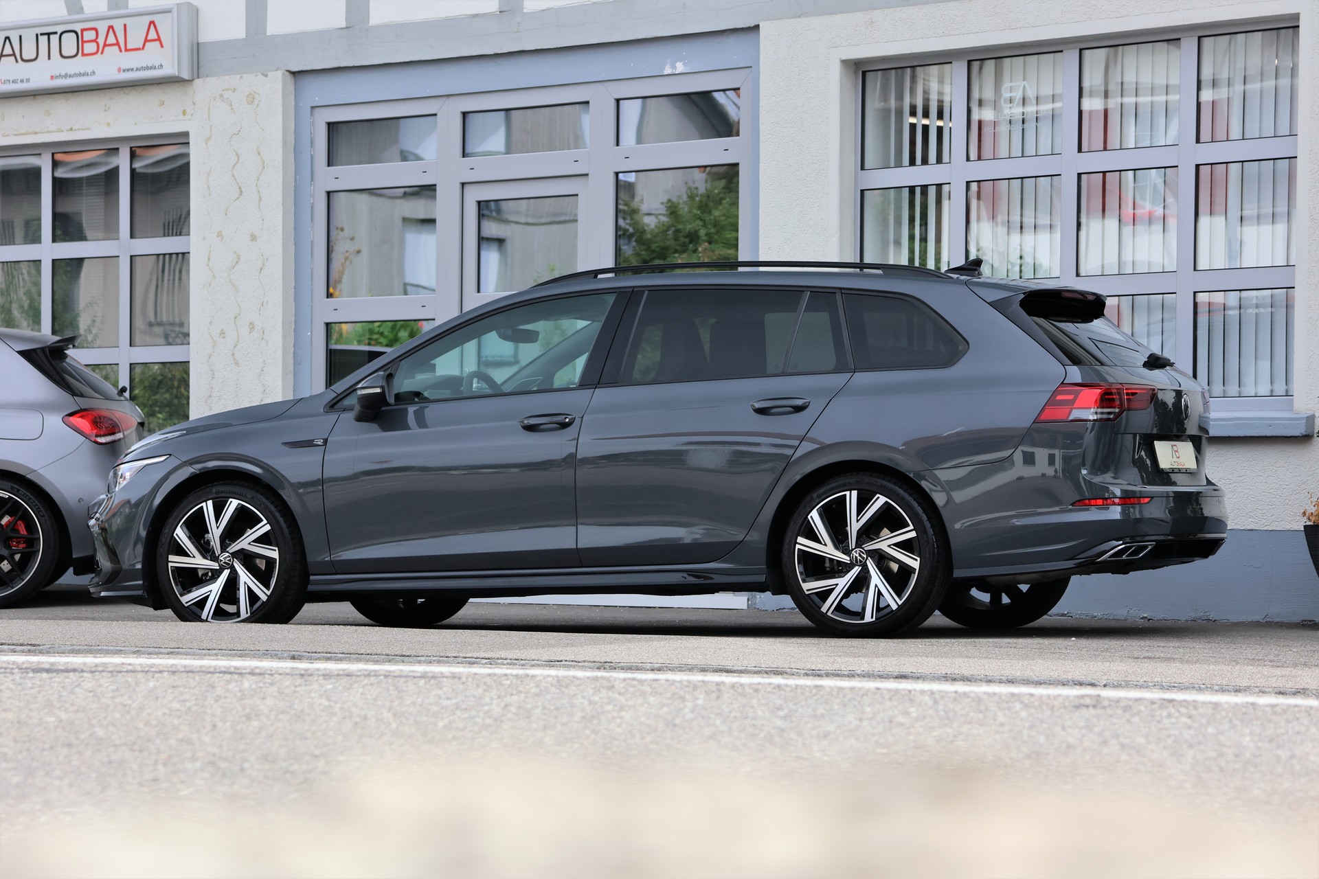 VW Golf Variant 1.5 eTSI mHEV R-Line (CH)-image-3