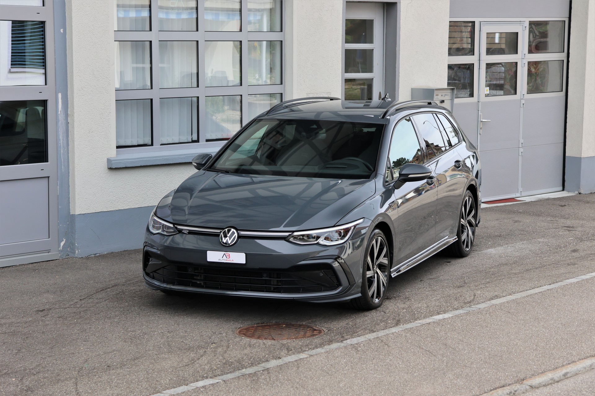 VW Golf Variant 1.5 eTSI mHEV R-Line (CH)-image-0