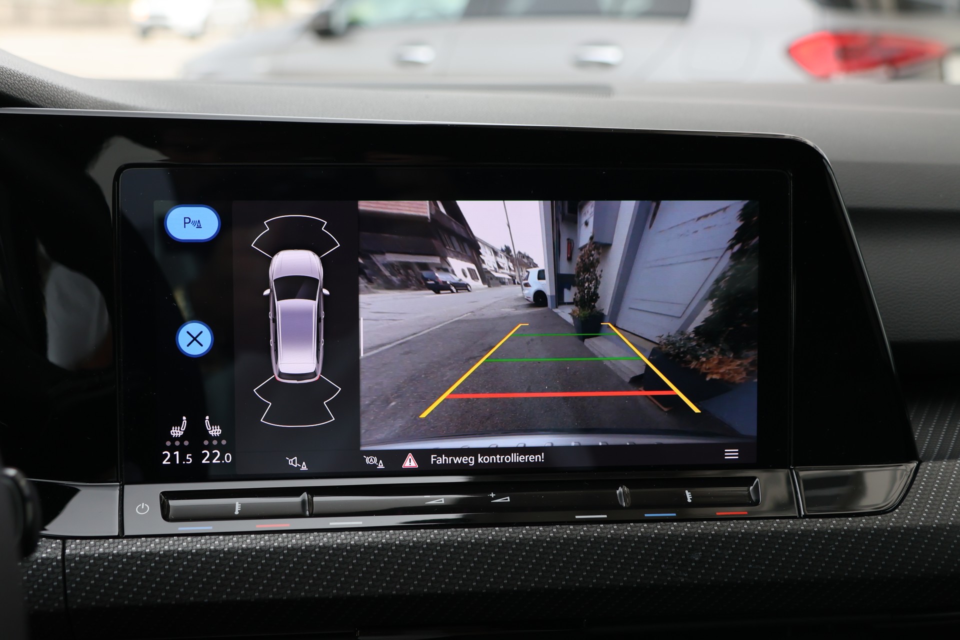 VW Golf Variant 1.5 eTSI mHEV R-Line (CH)-image-23