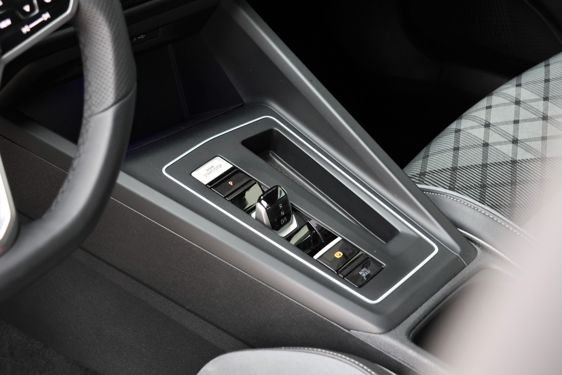 VW Golf Variant 1.5 eTSI mHEV R-Line (CH)-image-11
