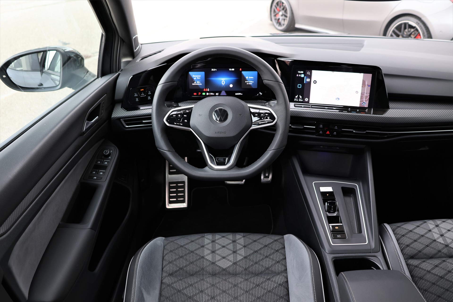 VW Golf Variant 1.5 eTSI mHEV R-Line (CH)-image-13