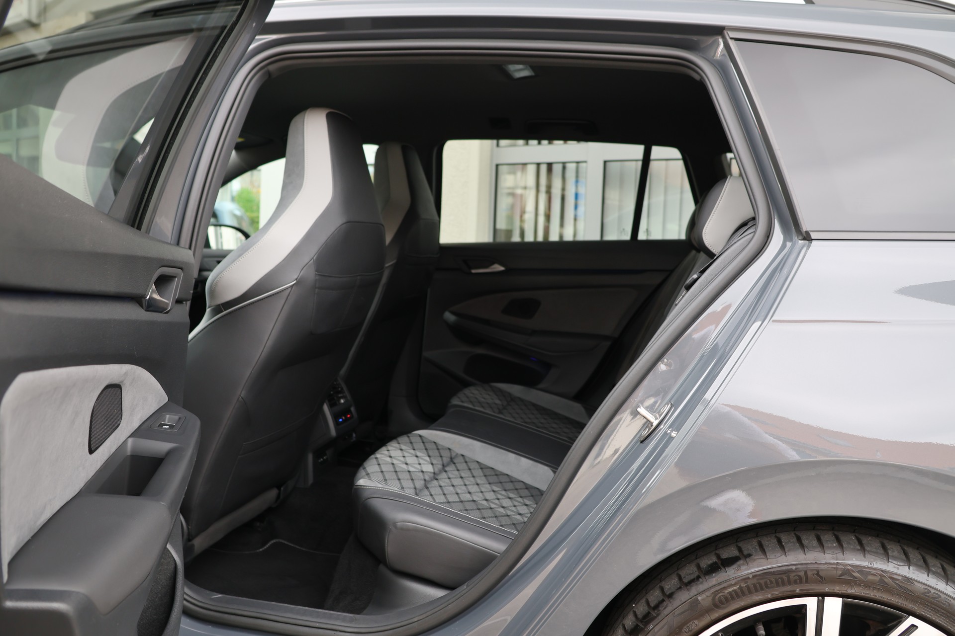 VW Golf Variant 1.5 eTSI mHEV R-Line (CH)-image-12