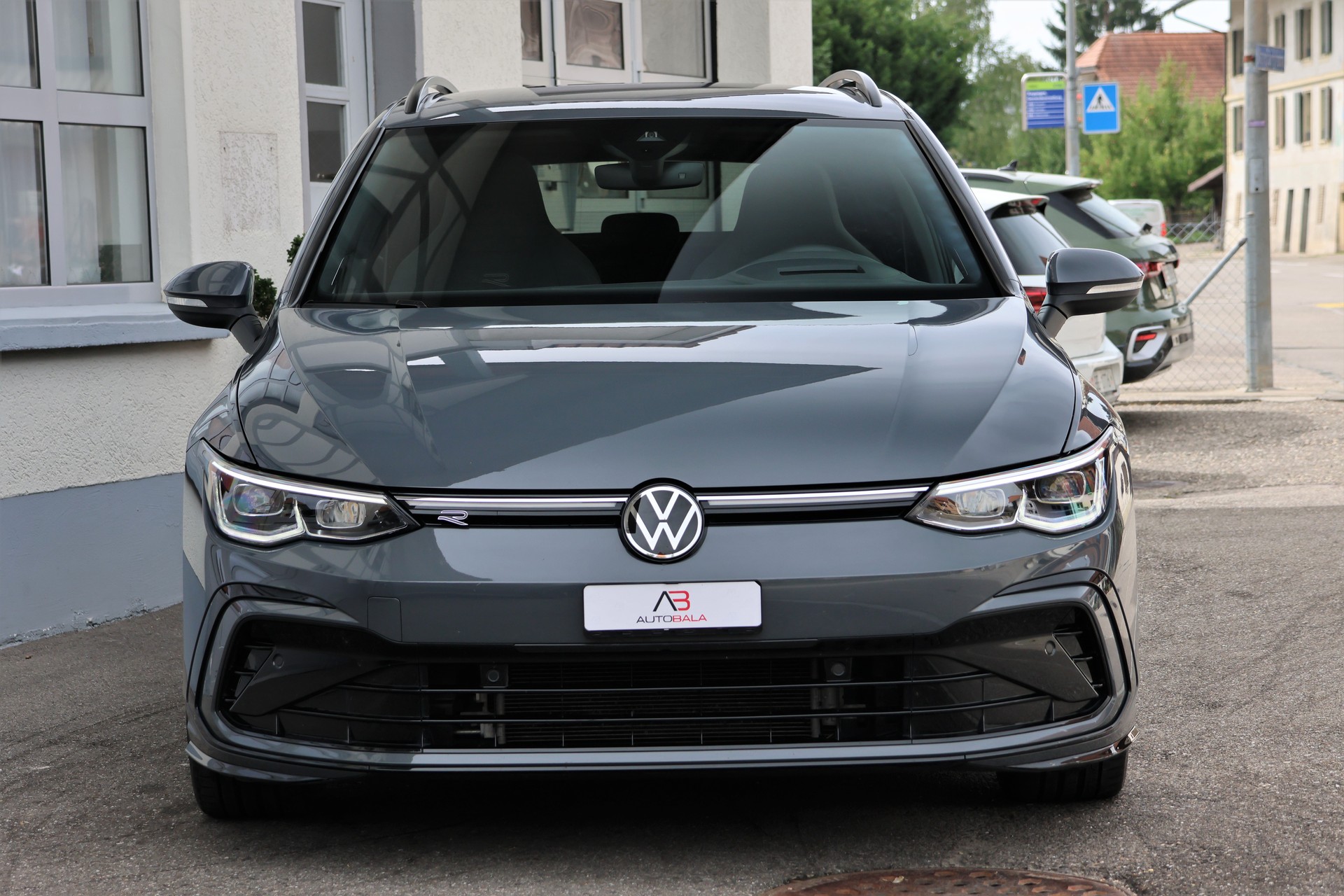 VW Golf Variant 1.5 eTSI mHEV R-Line (CH)-image-1