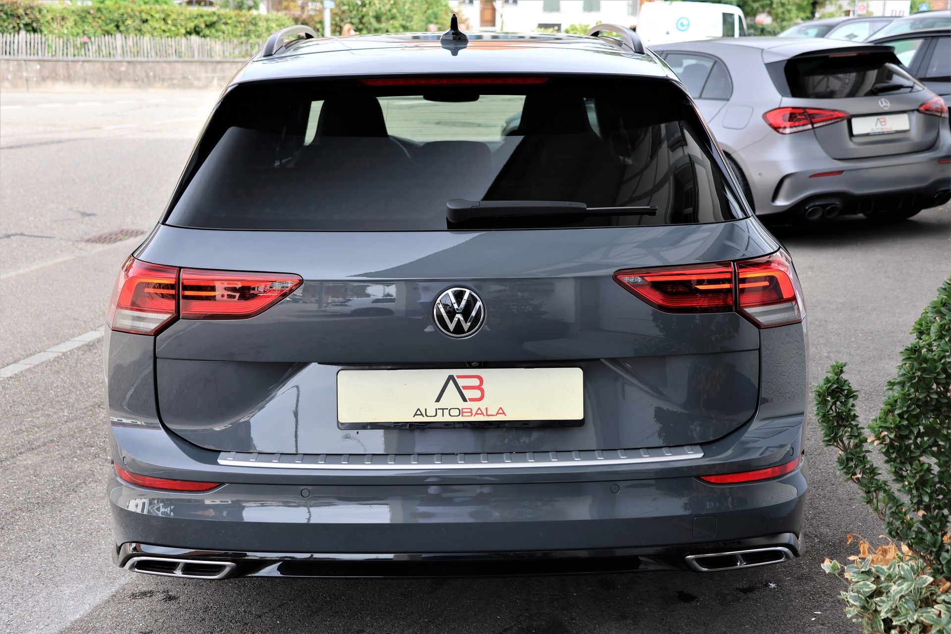 VW Golf Variant 1.5 eTSI mHEV R-Line (CH)-image-6