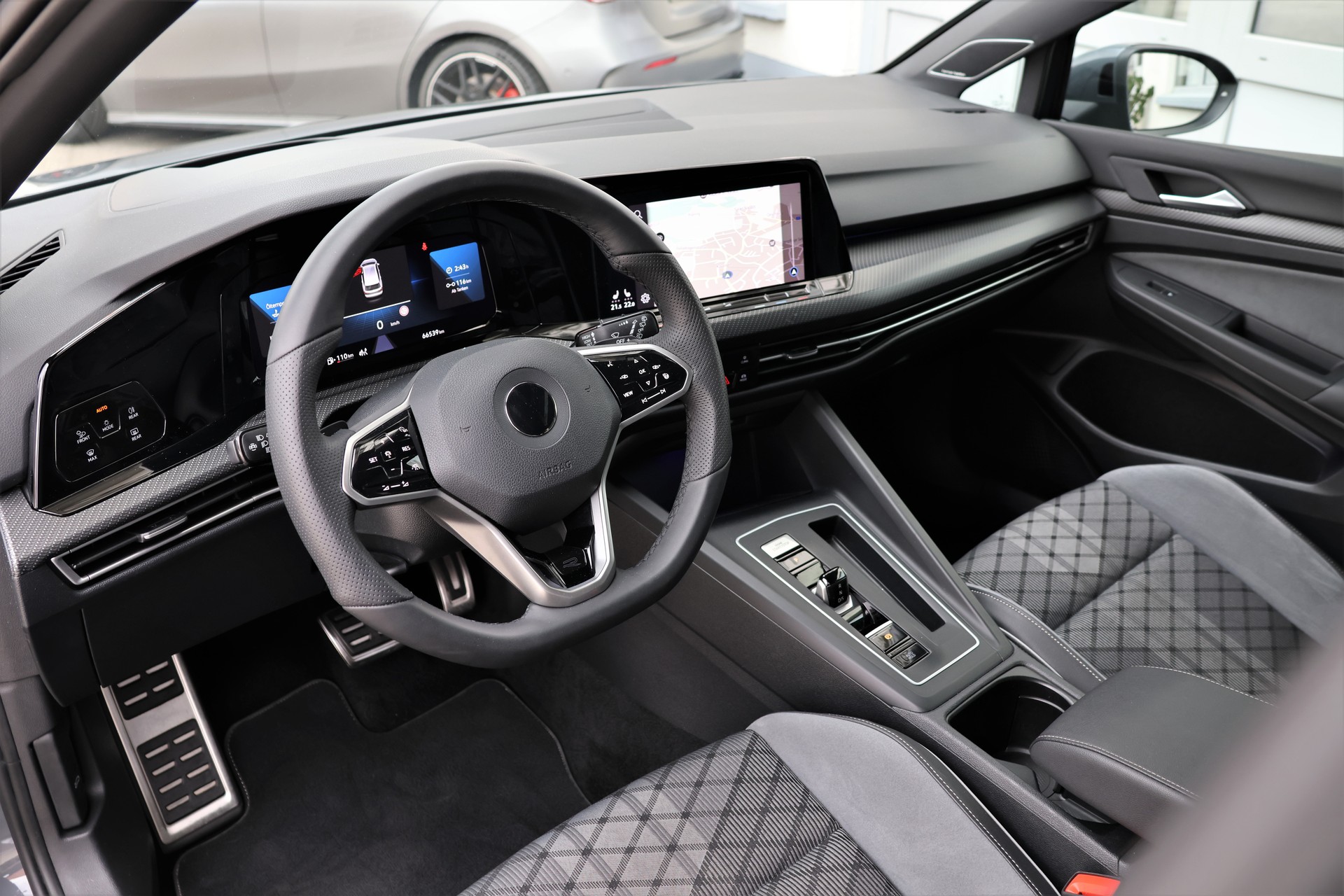VW Golf Variant 1.5 eTSI mHEV R-Line (CH)-image-10