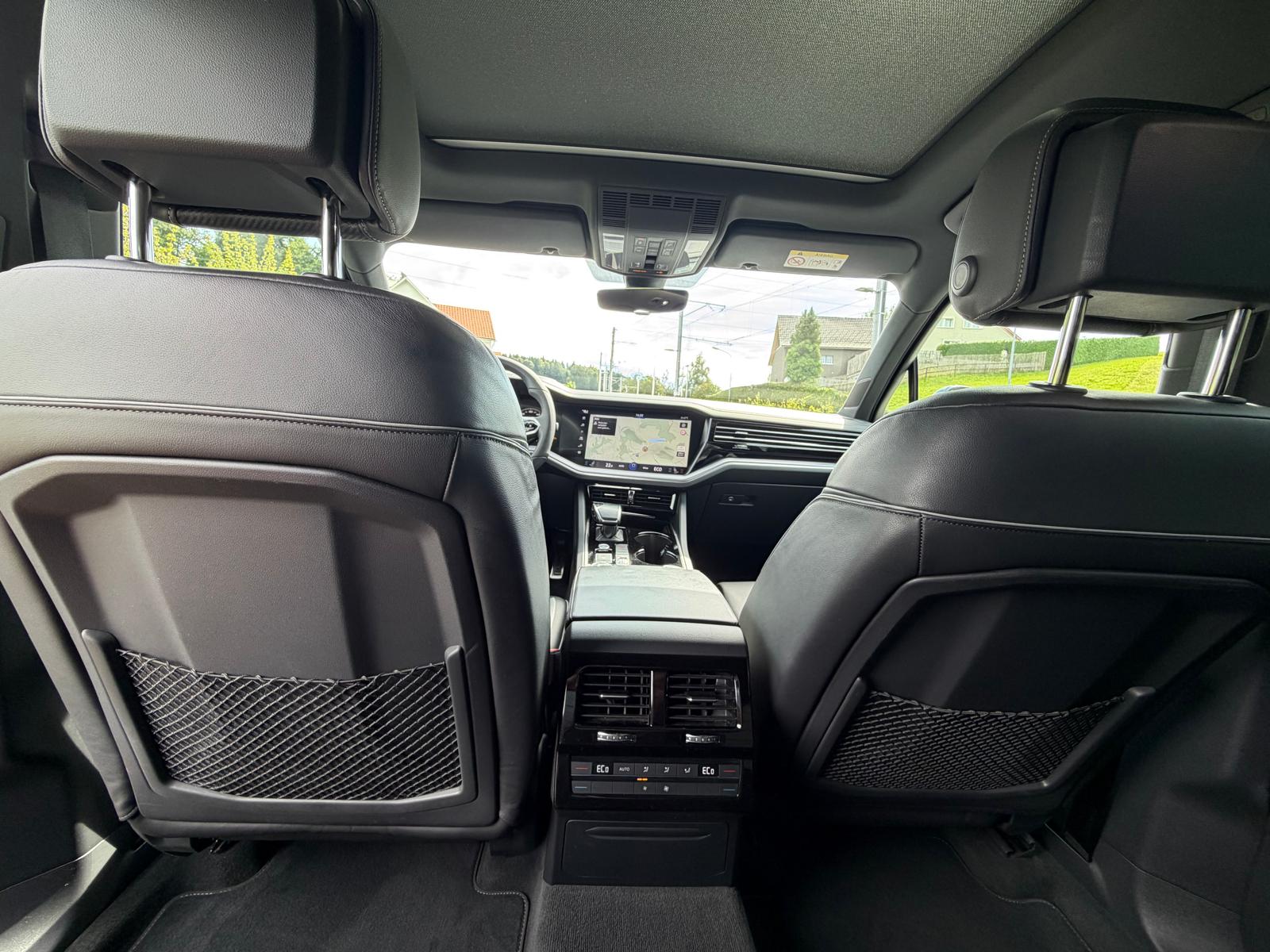 VW Touareg 3.0 TDI R Line Tiptronic-image-10