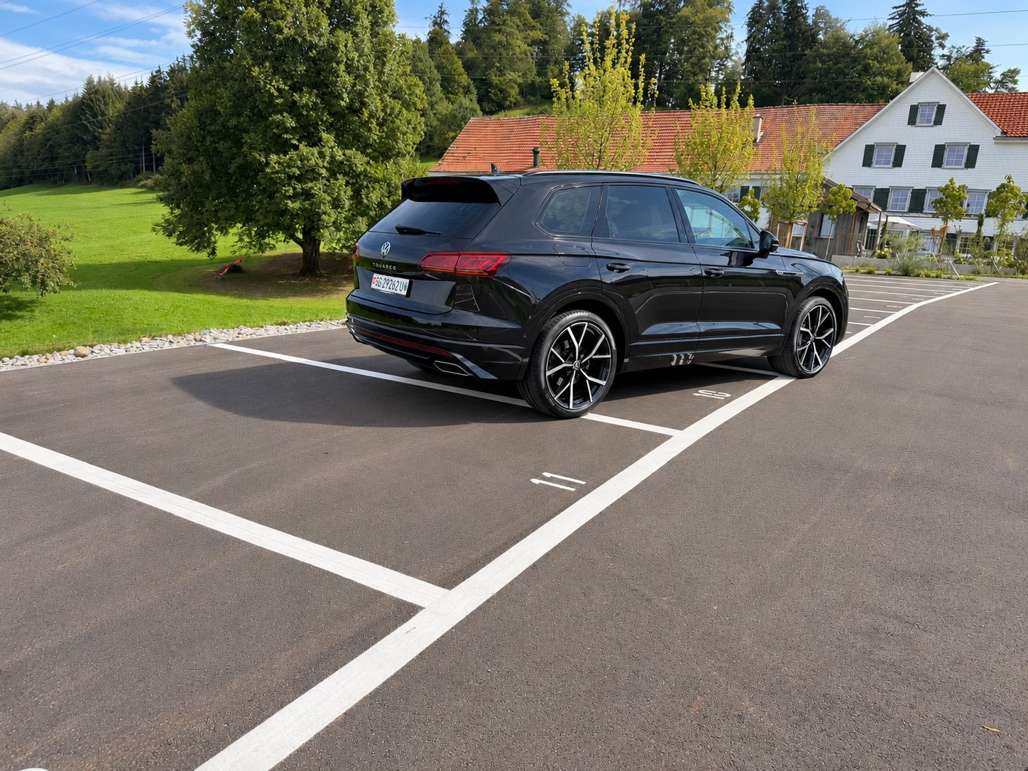 VW Touareg 3.0 TDI R Line Tiptronic-image-2