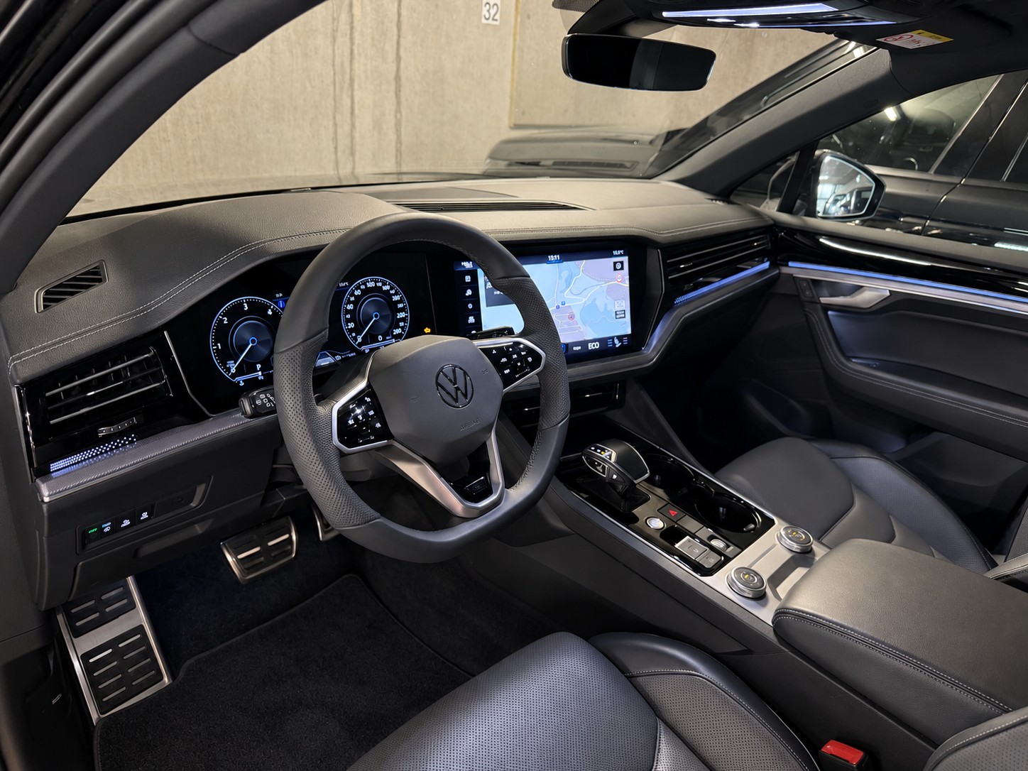 VW Touareg 3.0 TDI R Line Tiptronic-image-15