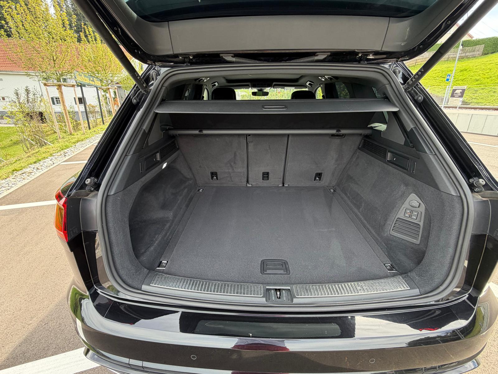 VW Touareg 3.0 TDI R Line Tiptronic-image-11