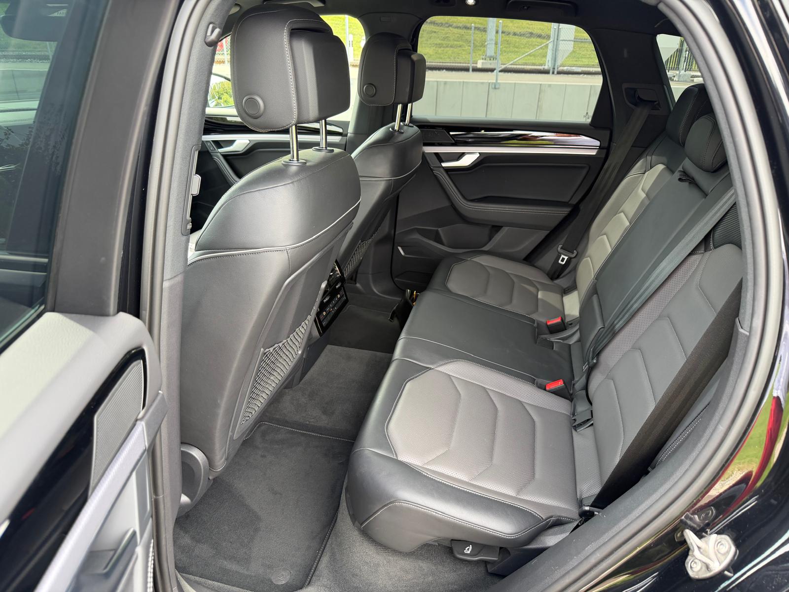 VW Touareg 3.0 TDI R Line Tiptronic-image-9