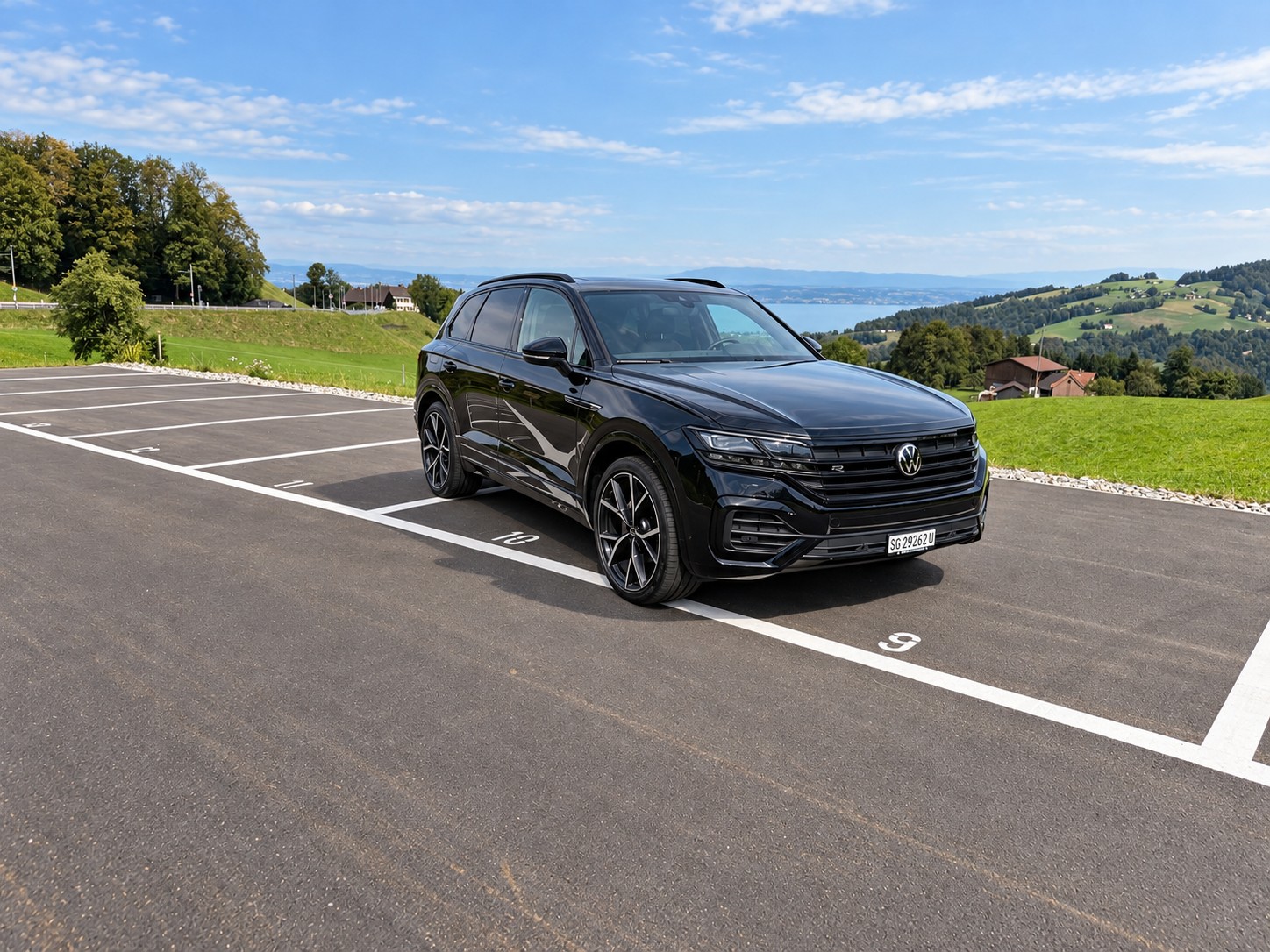 VW Touareg 3.0 TDI R Line Tiptronic-image-0