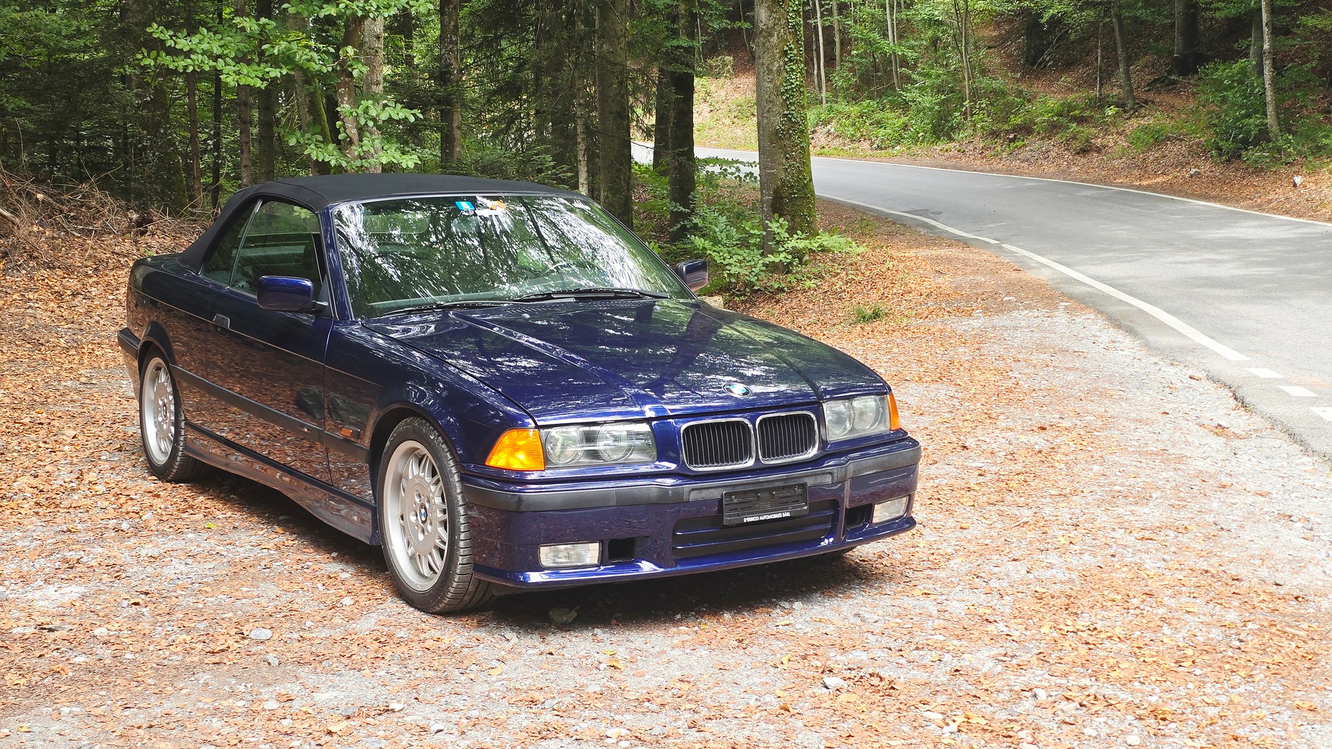 BMW 318i-image-0