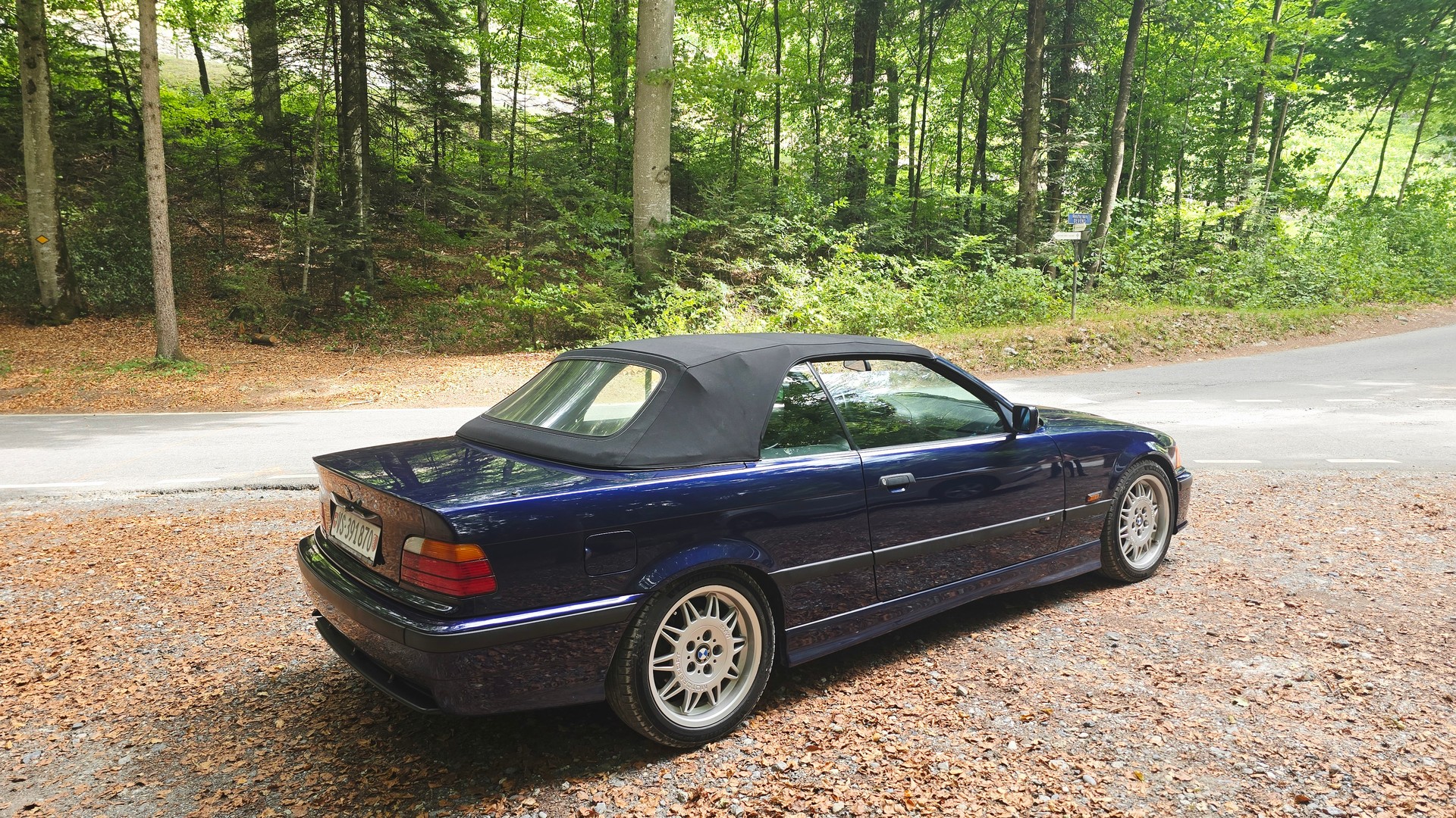 BMW 318i-image-1