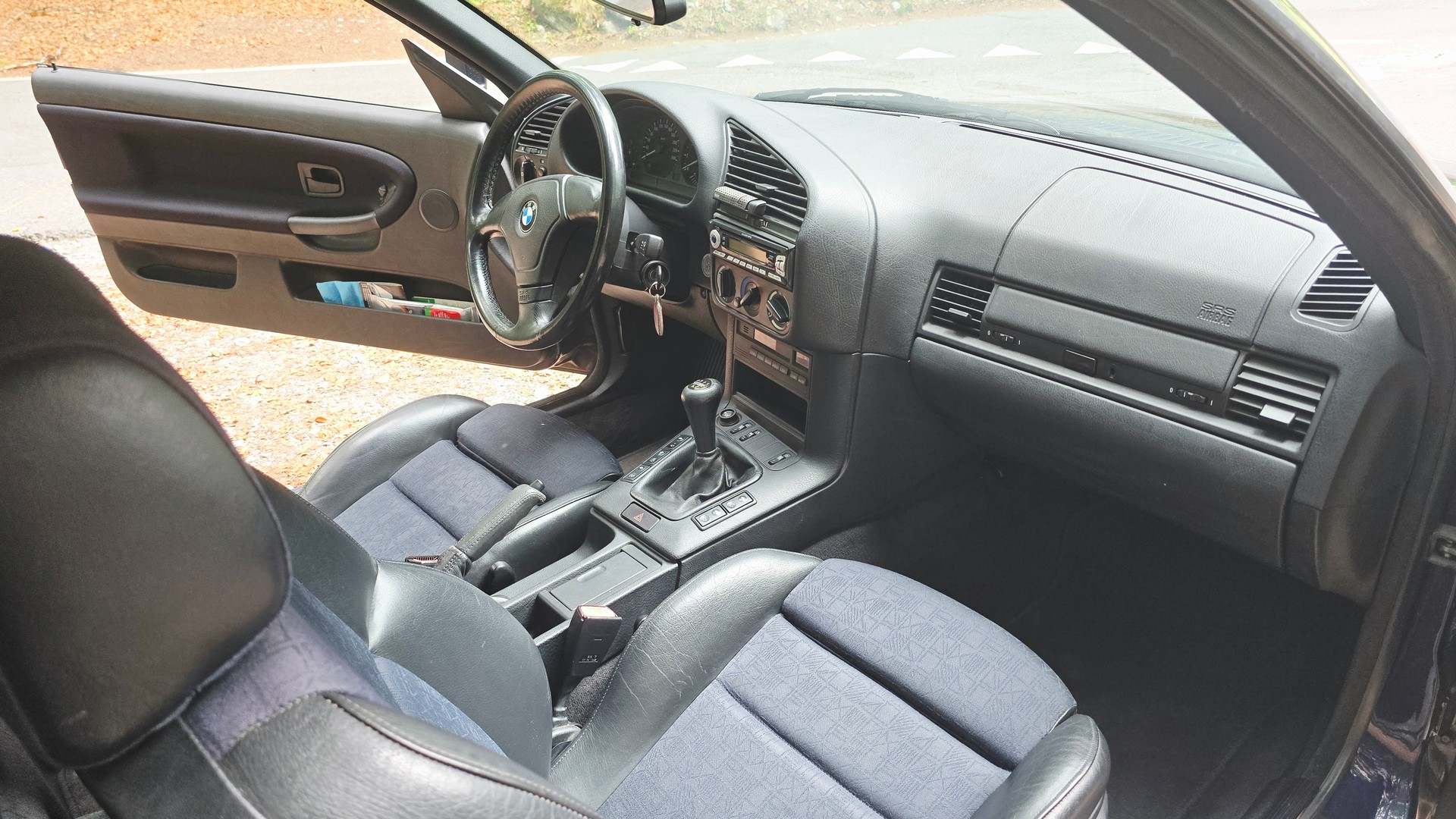 BMW 318i-image-4