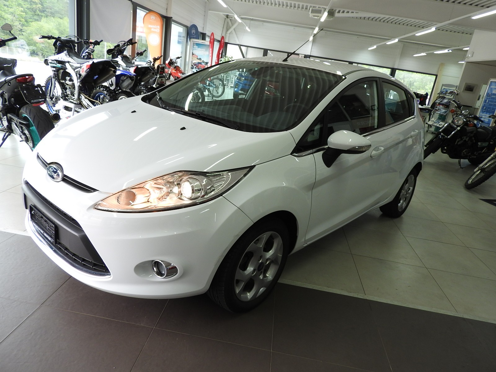 FORD Fiesta 1.4 16V Titanium Automatic-image-12