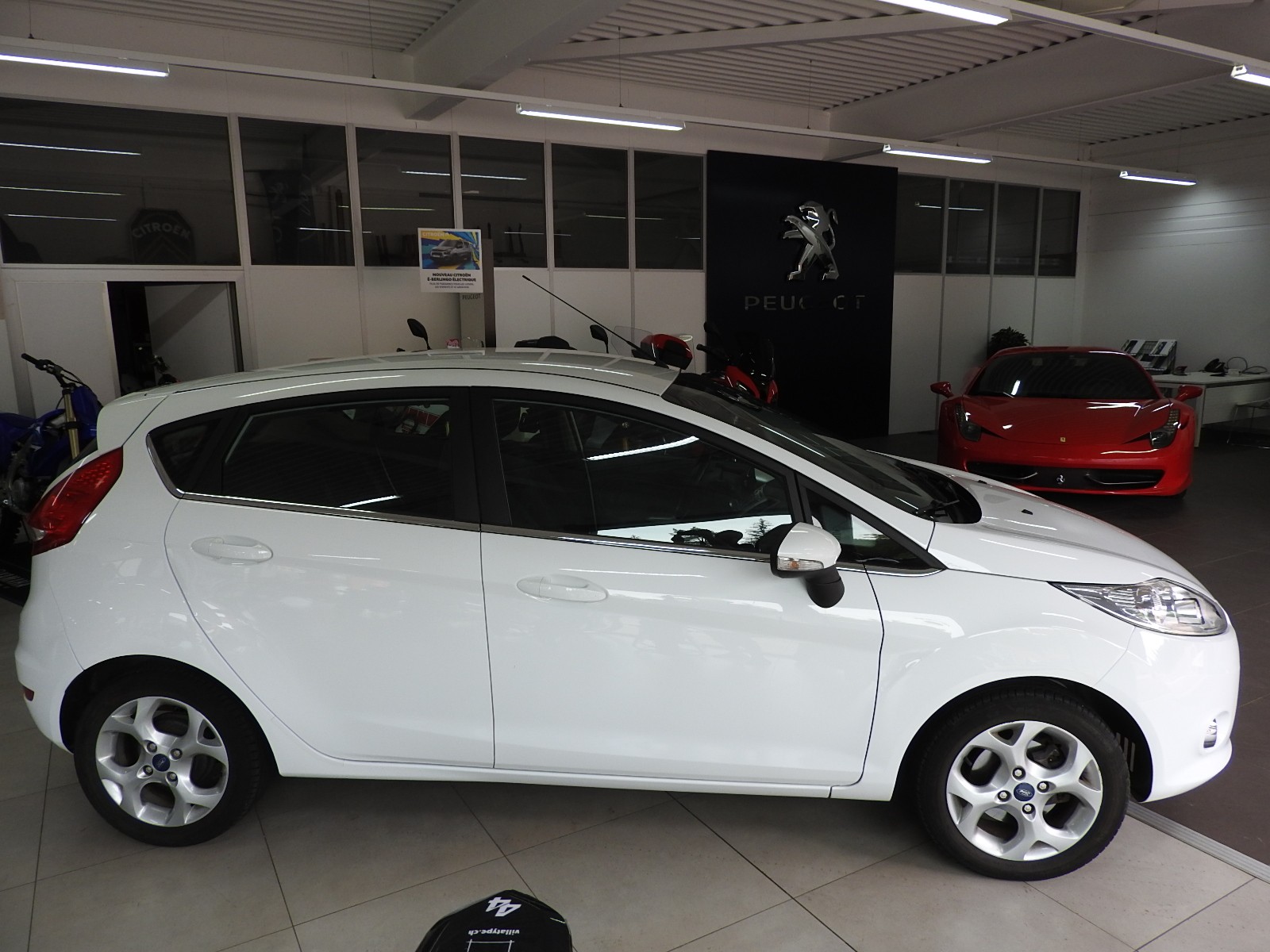 FORD Fiesta 1.4 16V Titanium Automatic-image-5