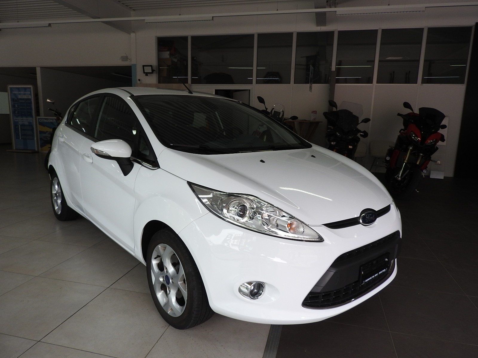 FORD Fiesta 1.4 16V Titanium Automatic-image-1