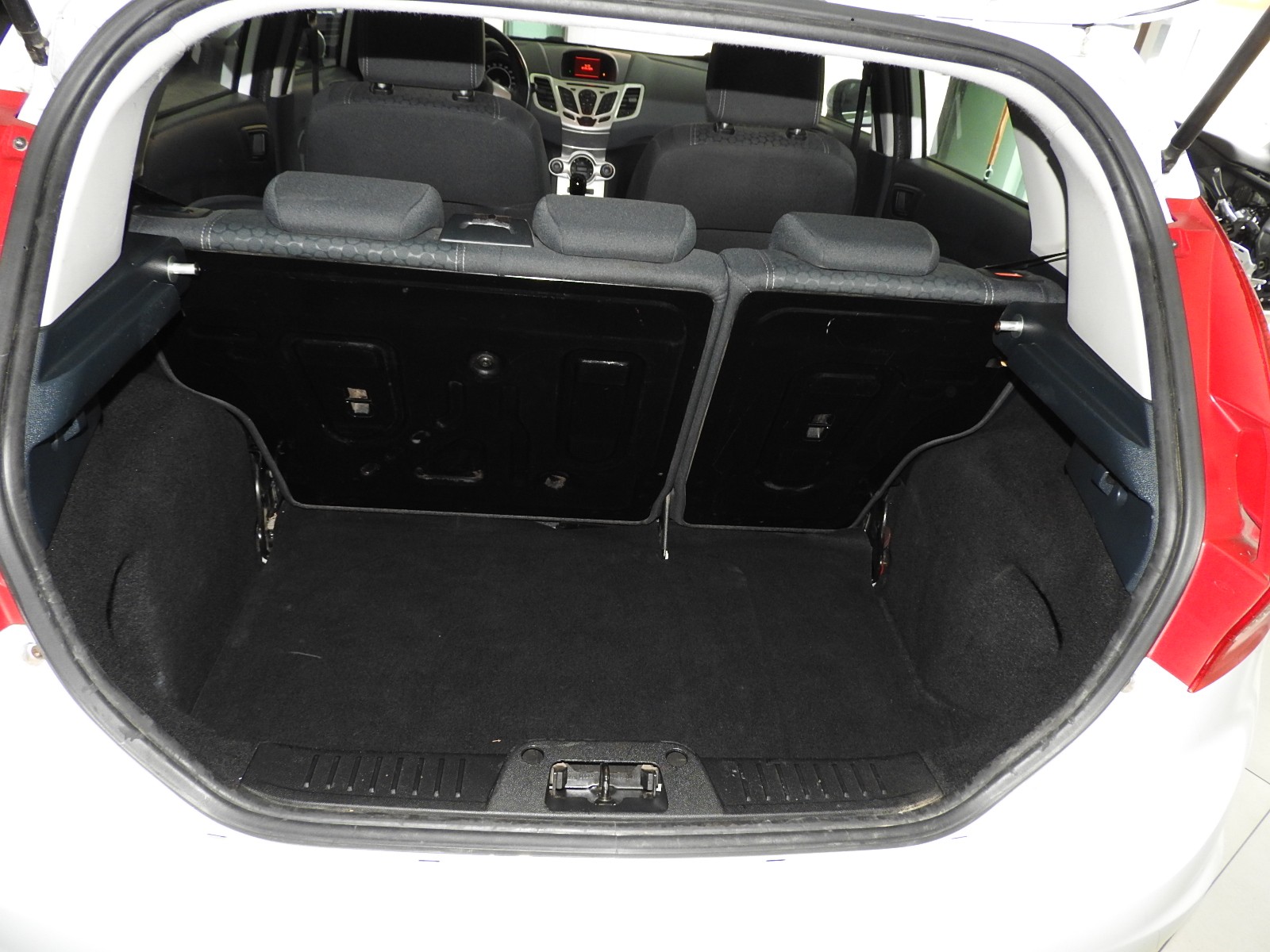 FORD Fiesta 1.4 16V Titanium Automatic-image-10