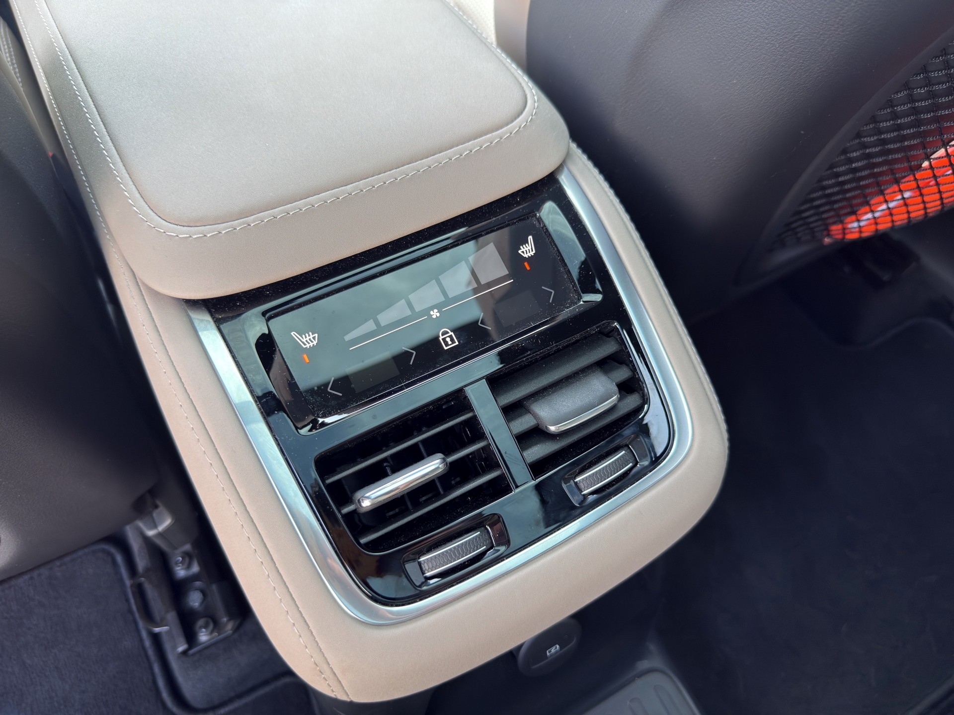 VOLVO XC90 T8 eAWD PluginHybrid Ultra Bright Geartronic-image-22