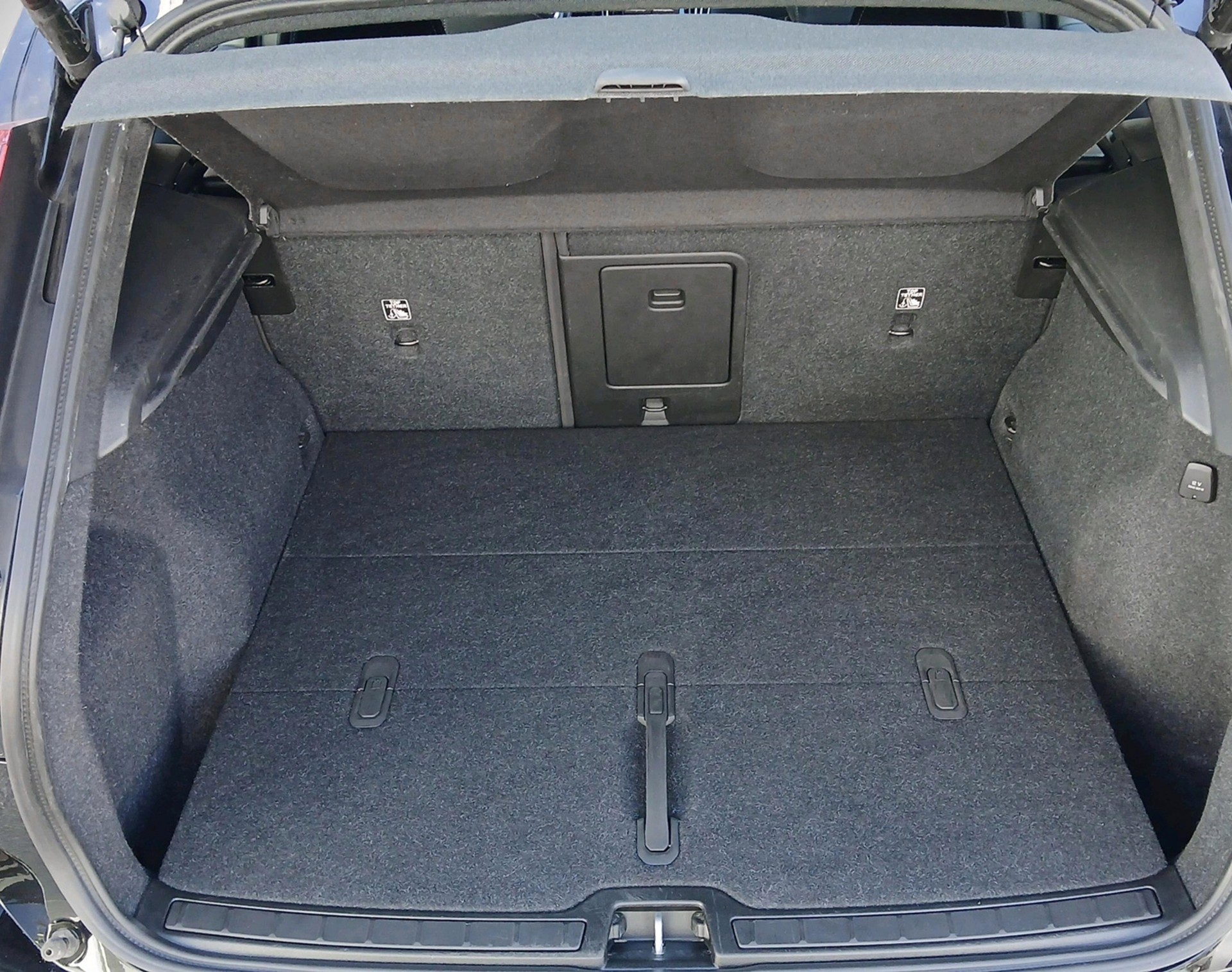 VOLVO XC40 2.0 B3 MH Core-image-13