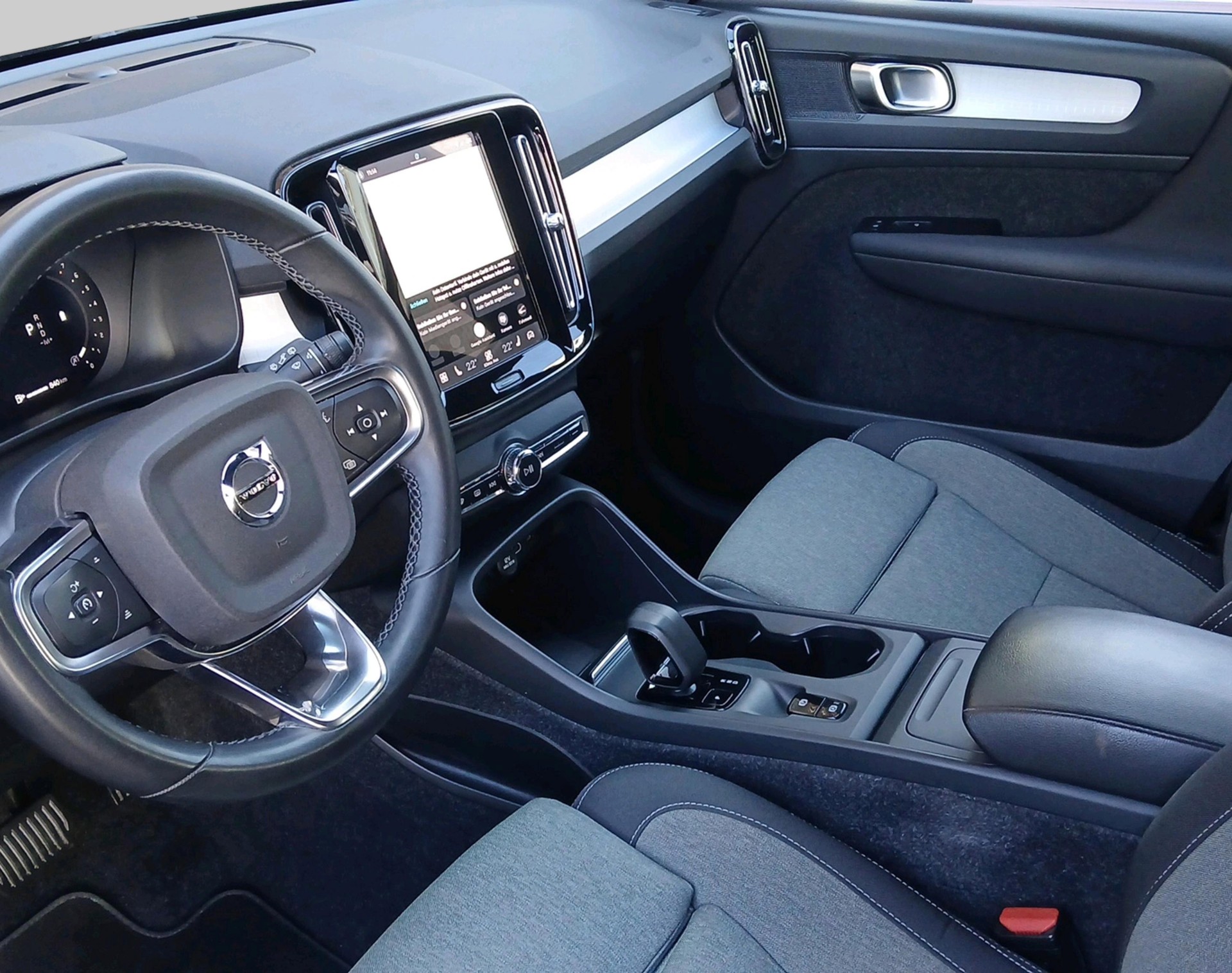 VOLVO XC40 2.0 B3 MH Core-image-16