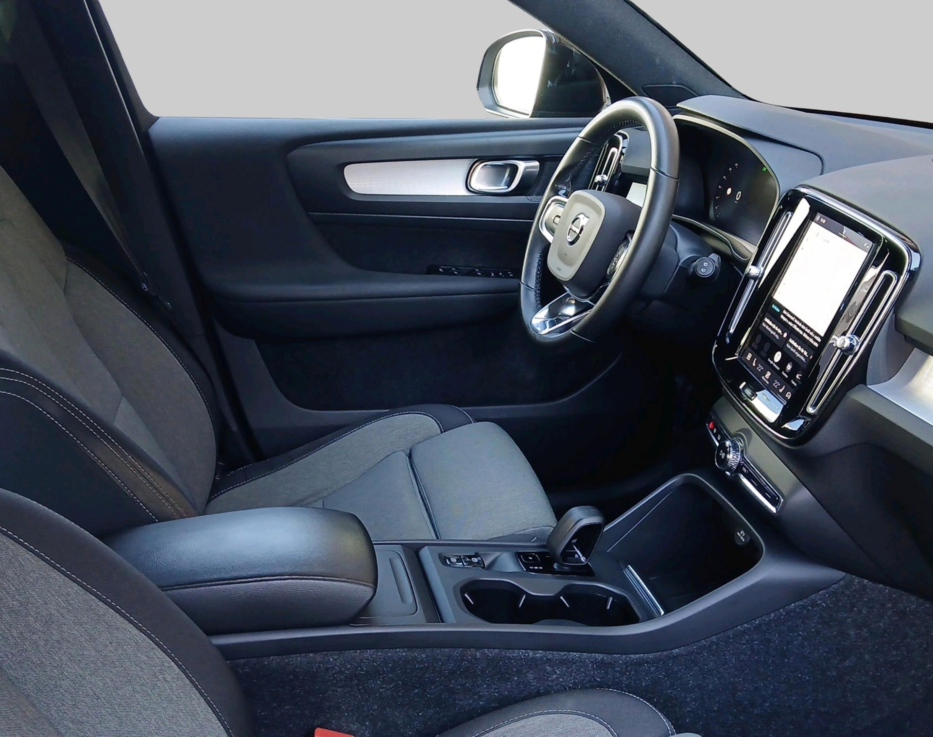 VOLVO XC40 2.0 B3 MH Core-image-4