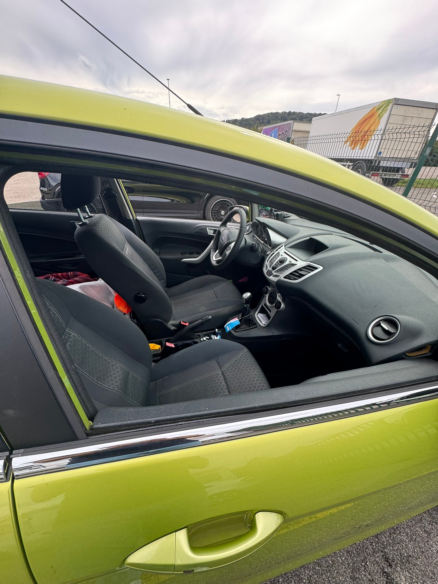 FORD Fiesta 1.6 16V Titanium-image-3