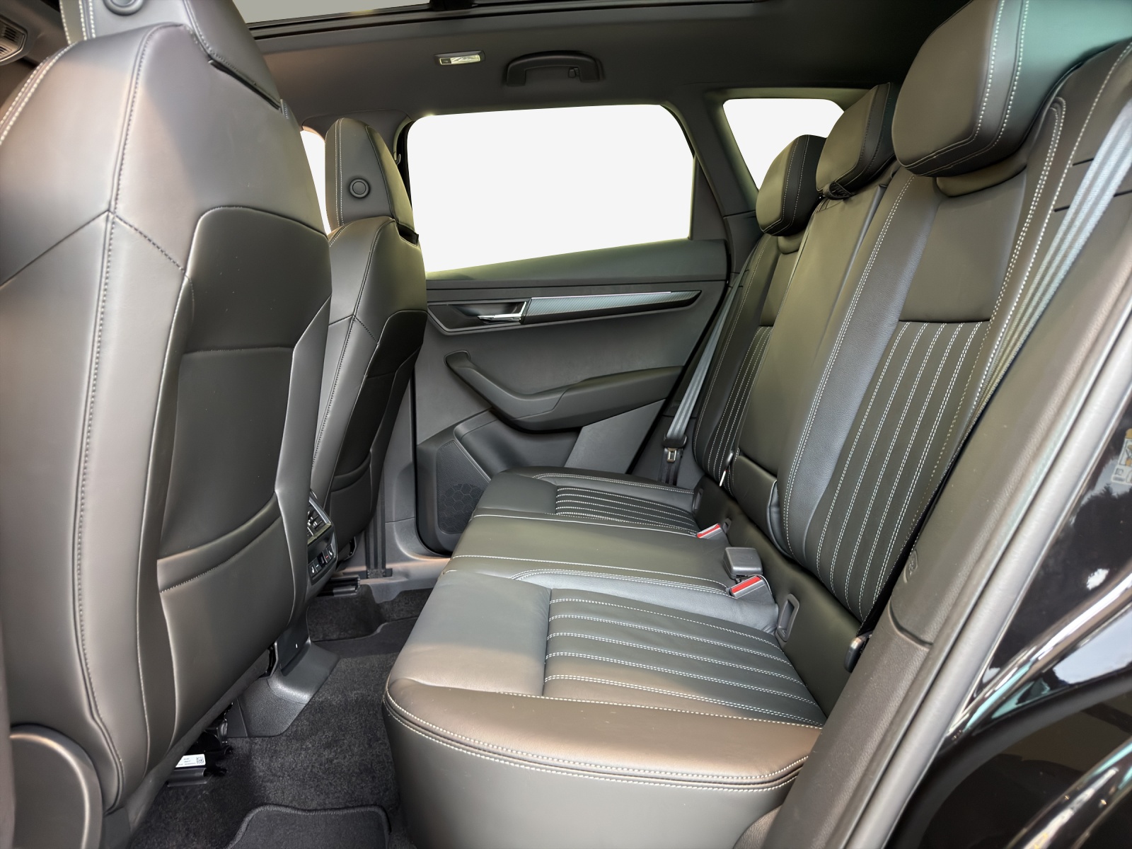 SKODA Karoq 2.0 TSI SportLine 4x4 DSG-image-8