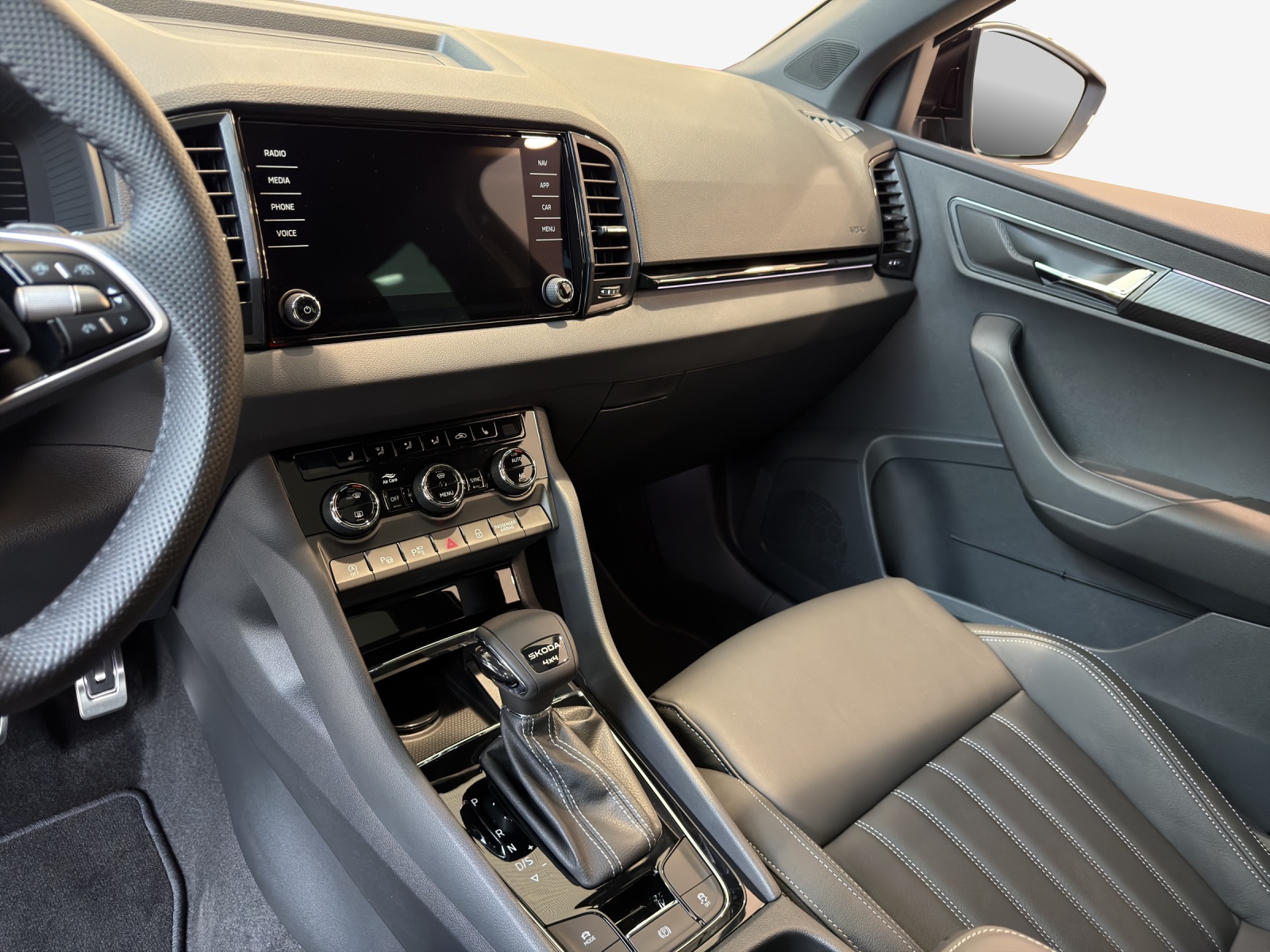 SKODA Karoq 2.0 TSI SportLine 4x4 DSG-image-7