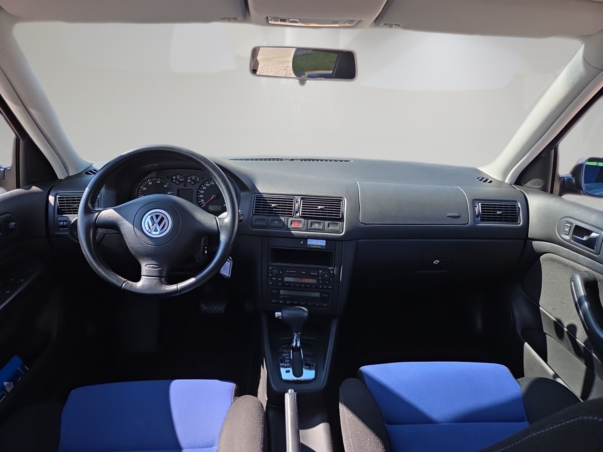 VW Golf 1.6 Automatic-image-4